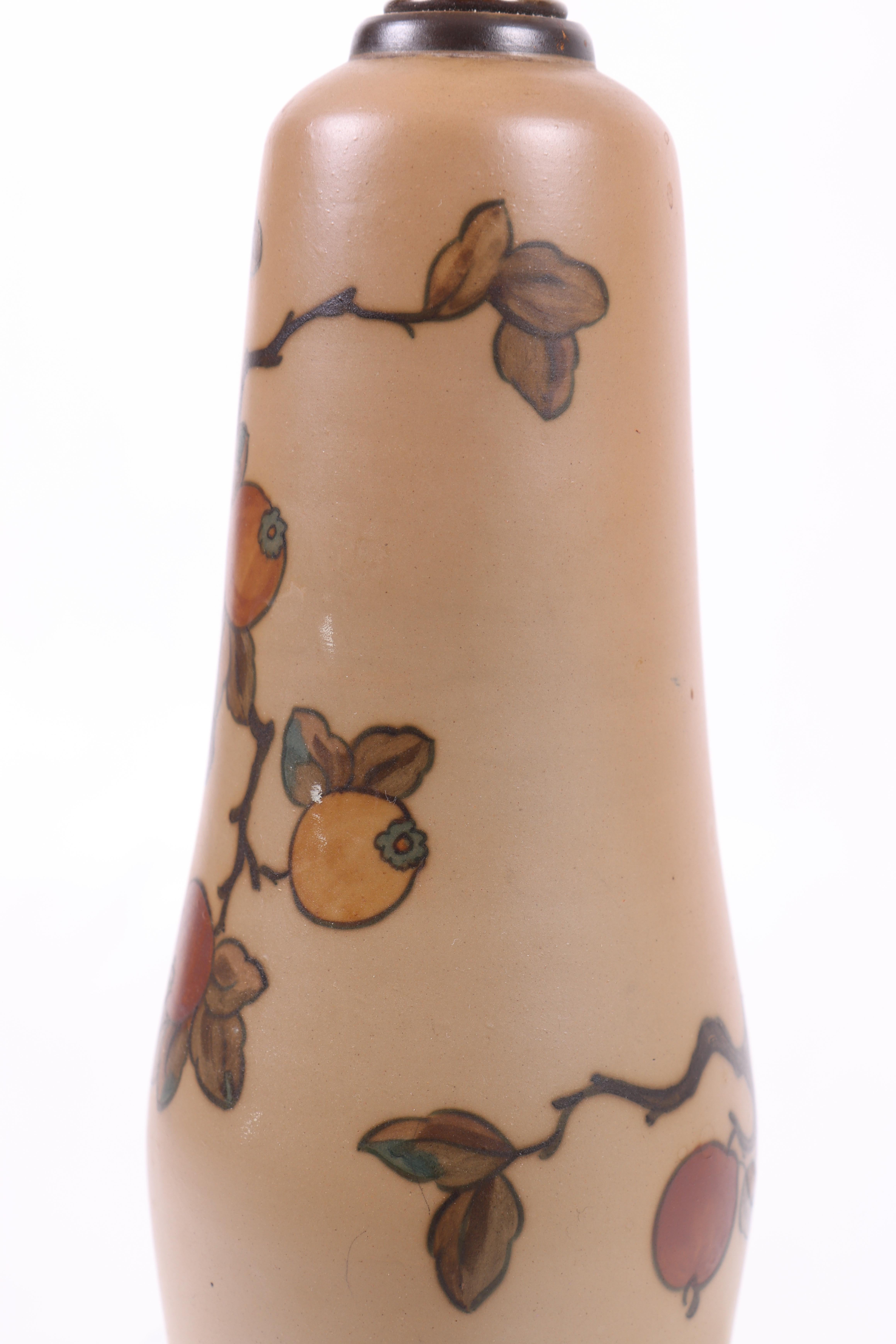 Lampada da tavolo Hjorth in ceramica dipinta a mano del 1940 da Bornholm con paralume nuovo &New In condizioni buone in vendita a Lejre, DK
