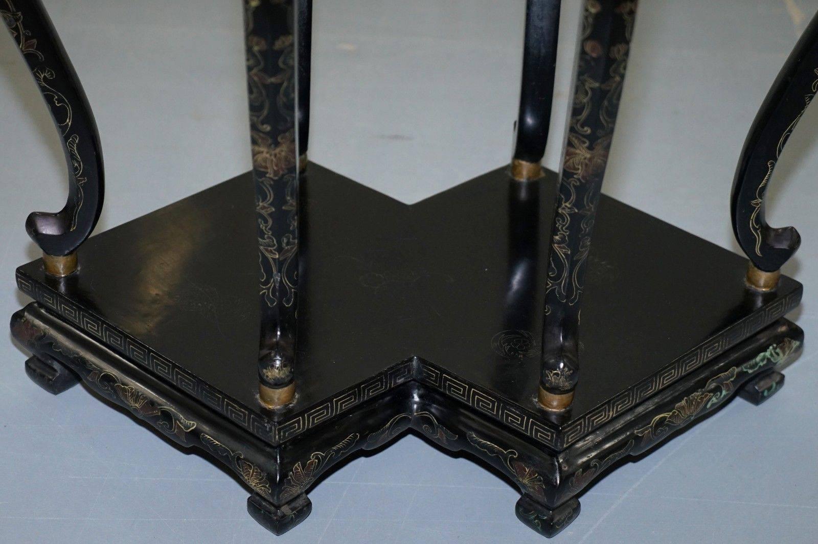 Chinese Export Hand-Painted 19th Century Chinese Chinoiserie Lacquered Jardinière Plant Stand