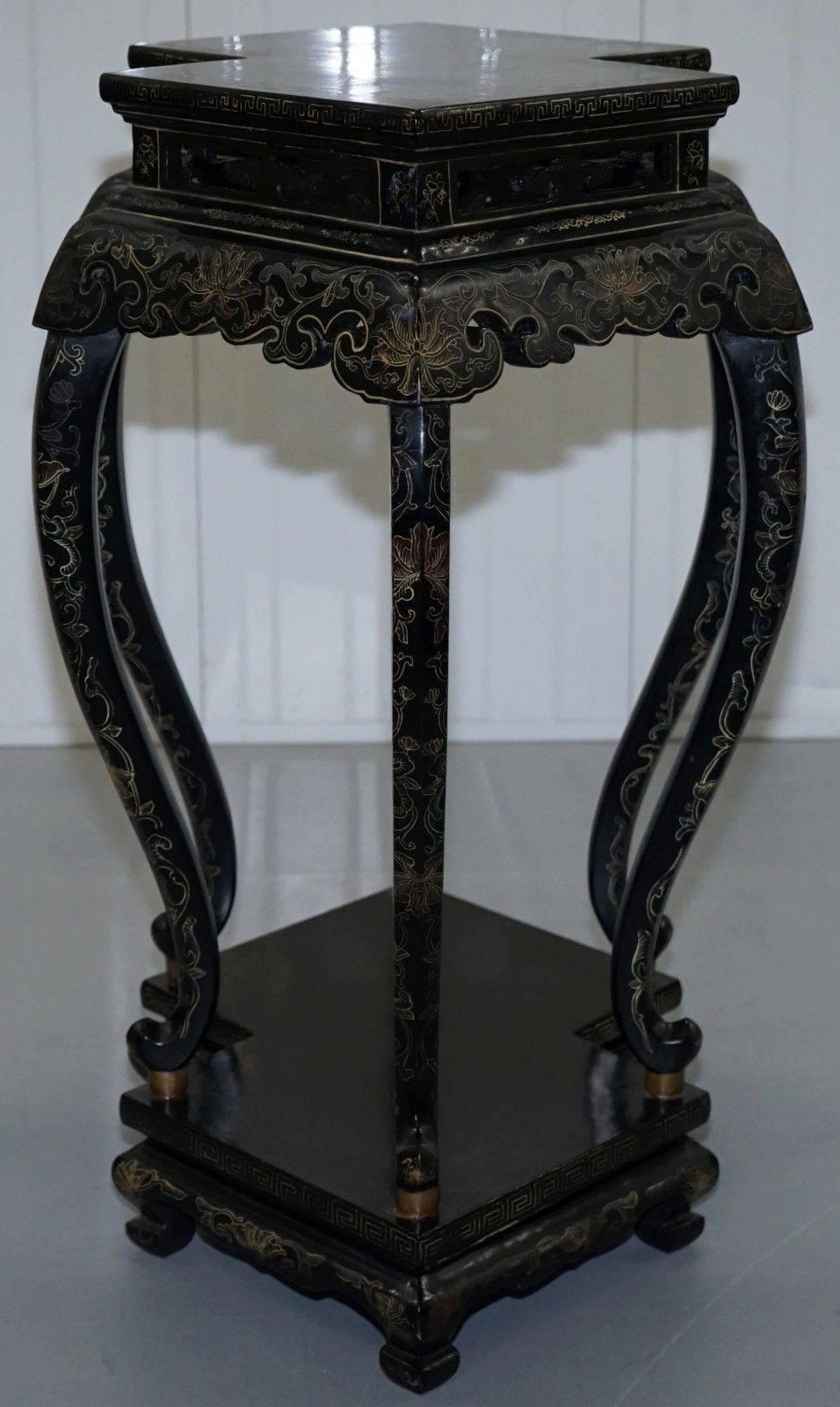 Hand-Crafted Hand-Painted 19th Century Chinese Chinoiserie Lacquered Jardinière Plant Stand