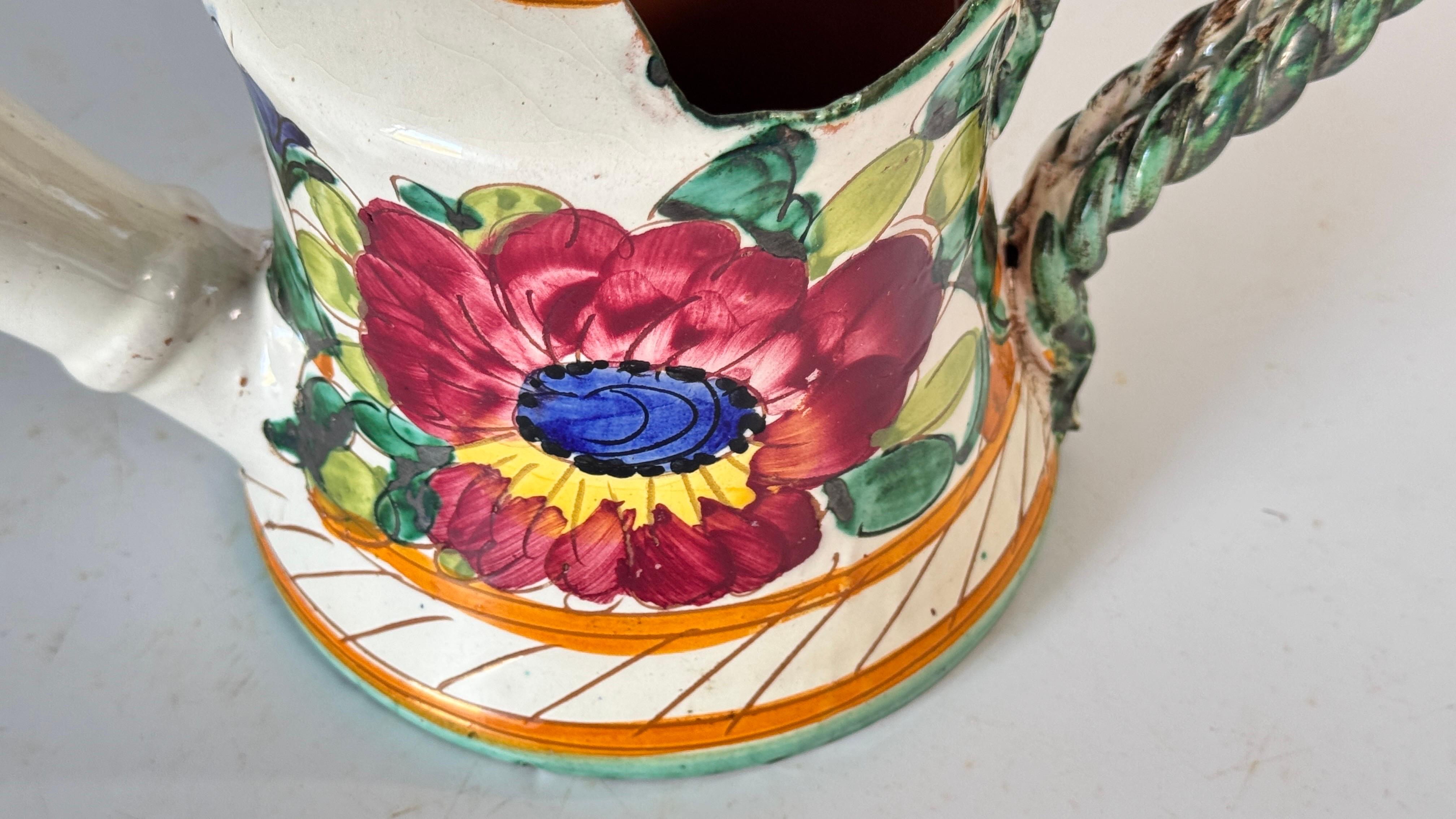 Regadera de Interior de Cerámica del Siglo XX Pintada a Mano Motivos Florales en venta 1