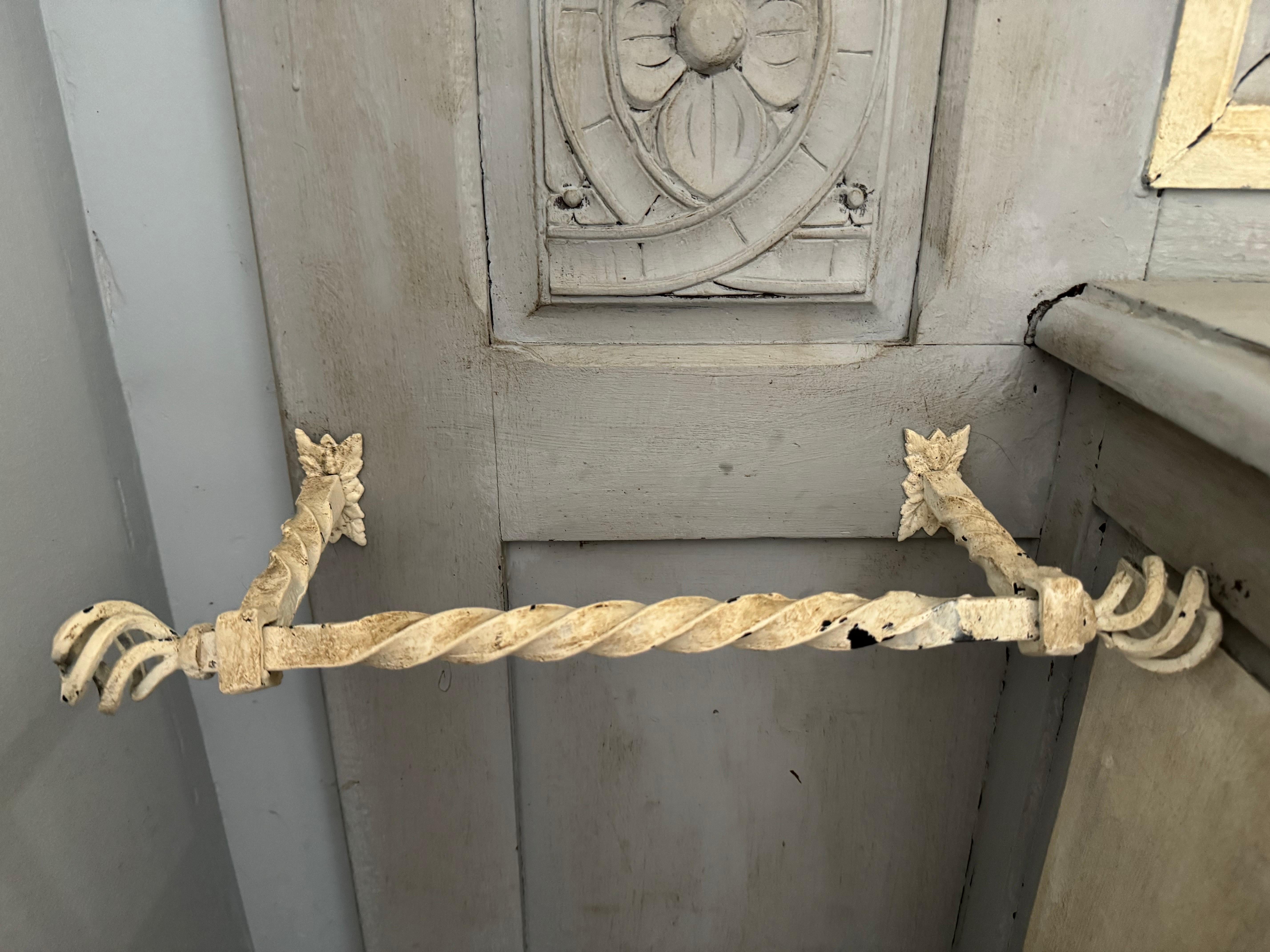 Albero da sala dipinto e intagliato a mano con specchio 9