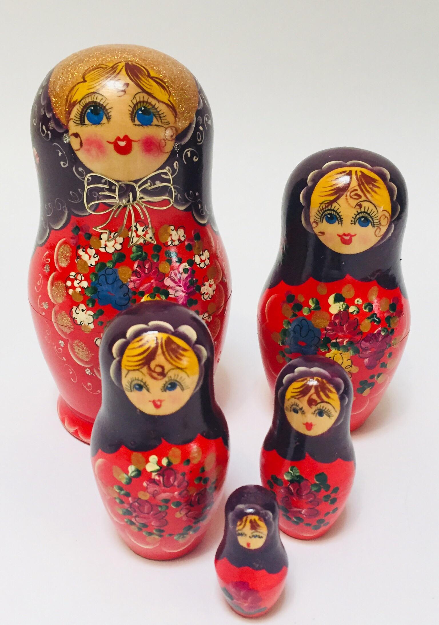 Hand Painted and Carved Nesting Matryoshka Russian Dolls 1