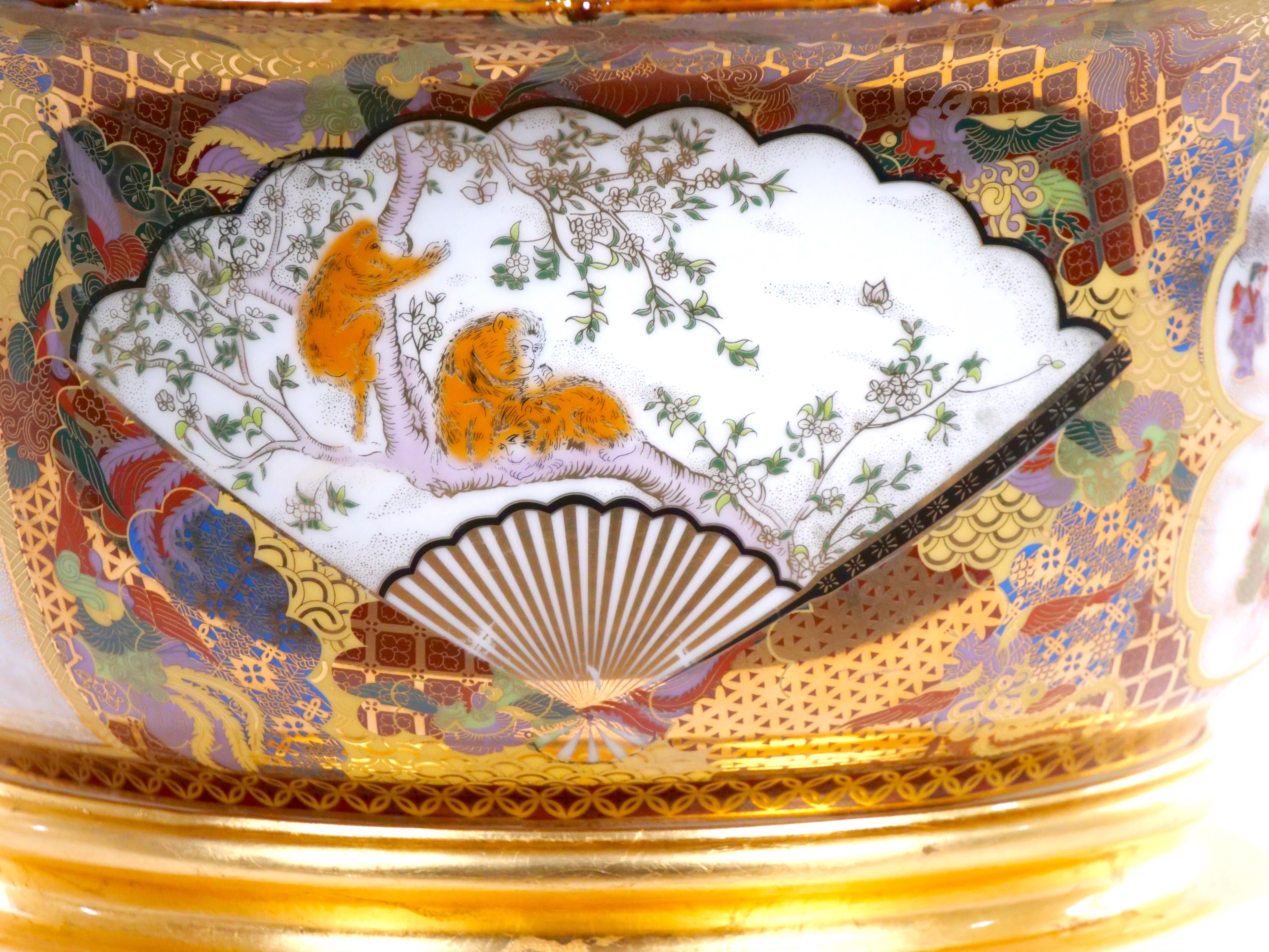 Hand Painted and Gilt Chinese Export Porcelain Centerpiece Bowl & Giltwood Stand For Sale 9