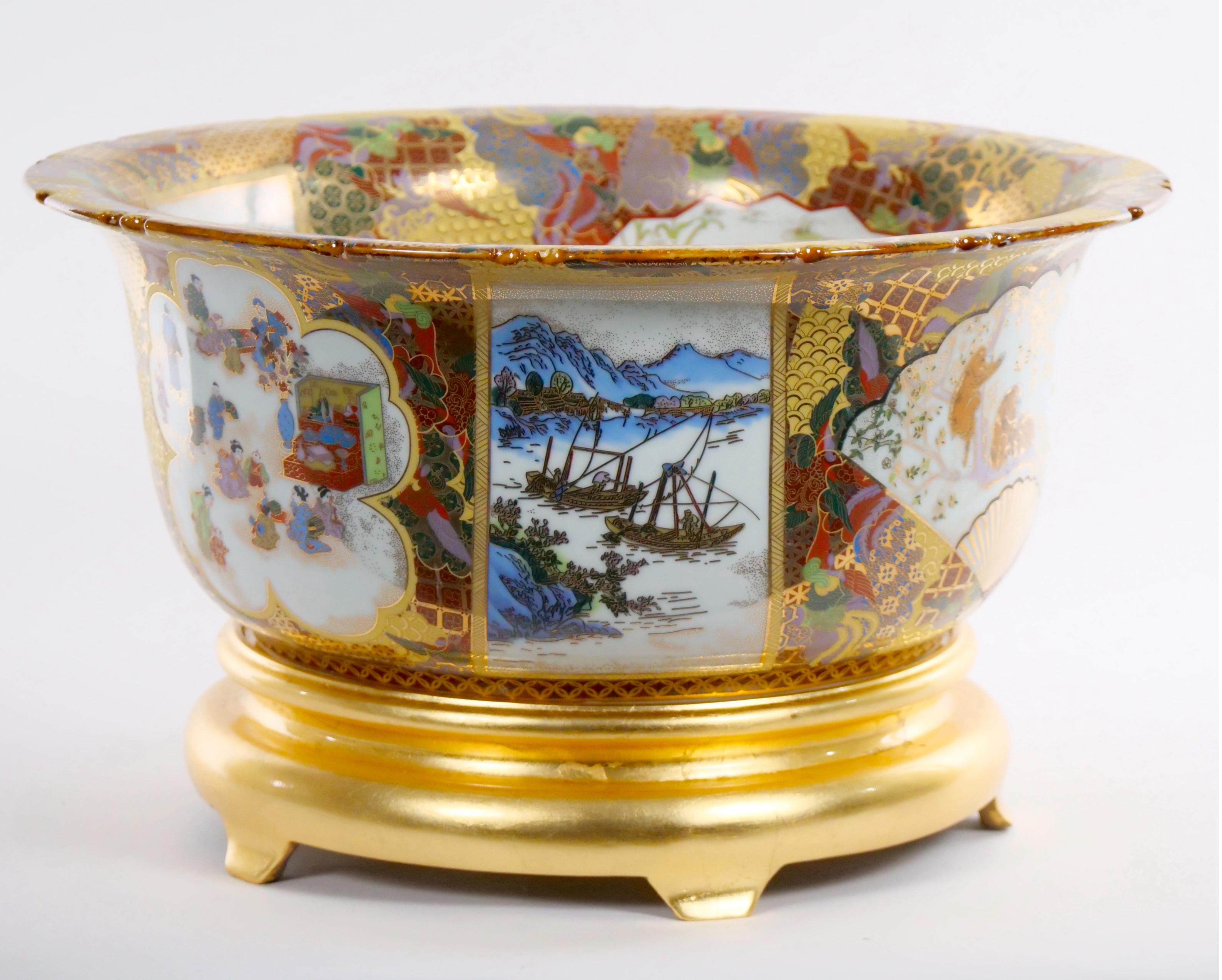 20th Century Hand Painted and Gilt Chinese Export Porcelain Centerpiece Bowl & Giltwood Stand For Sale