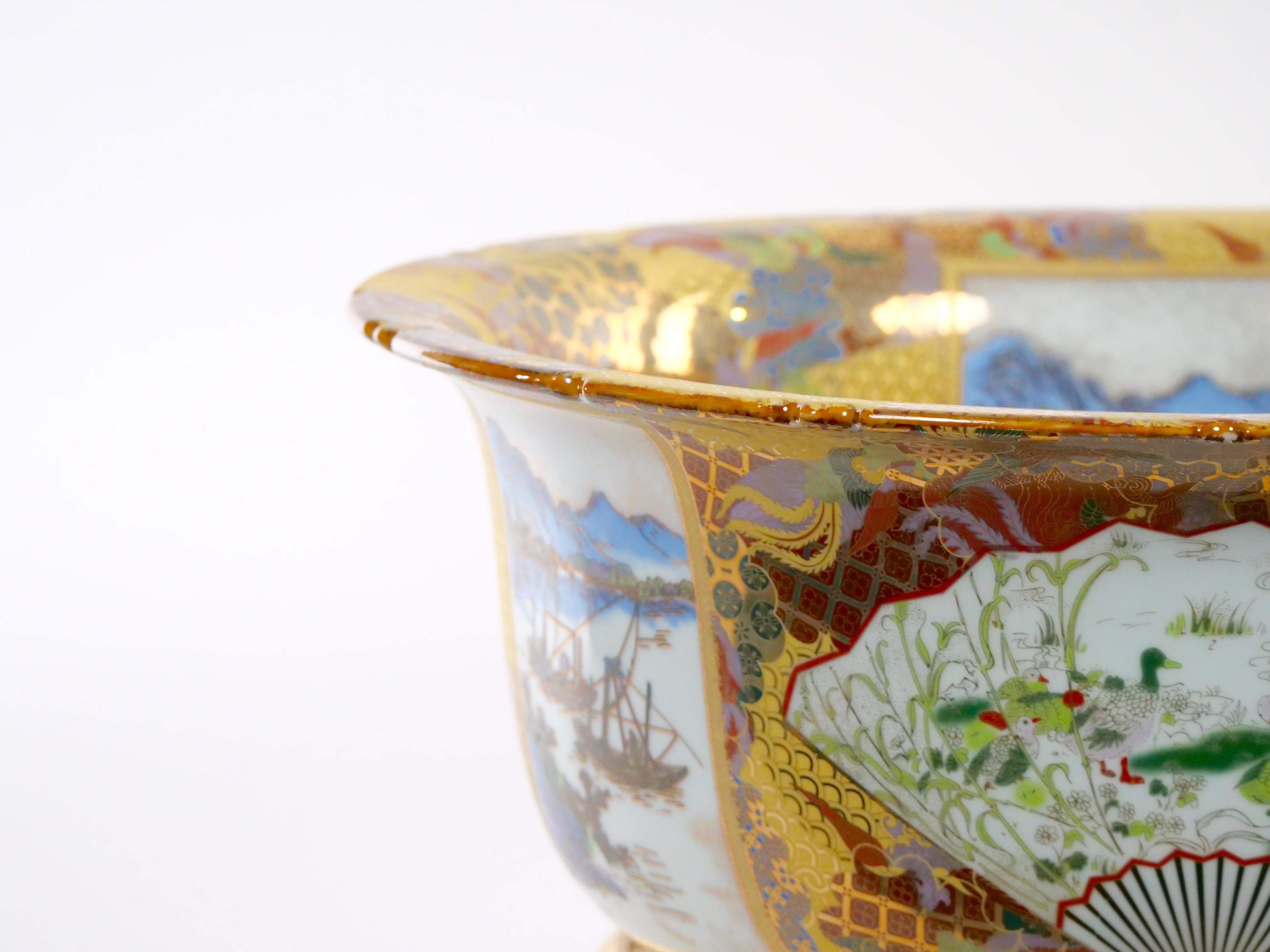 Hand Painted and Gilt Chinese Export Porcelain Centerpiece Bowl & Giltwood Stand For Sale 2
