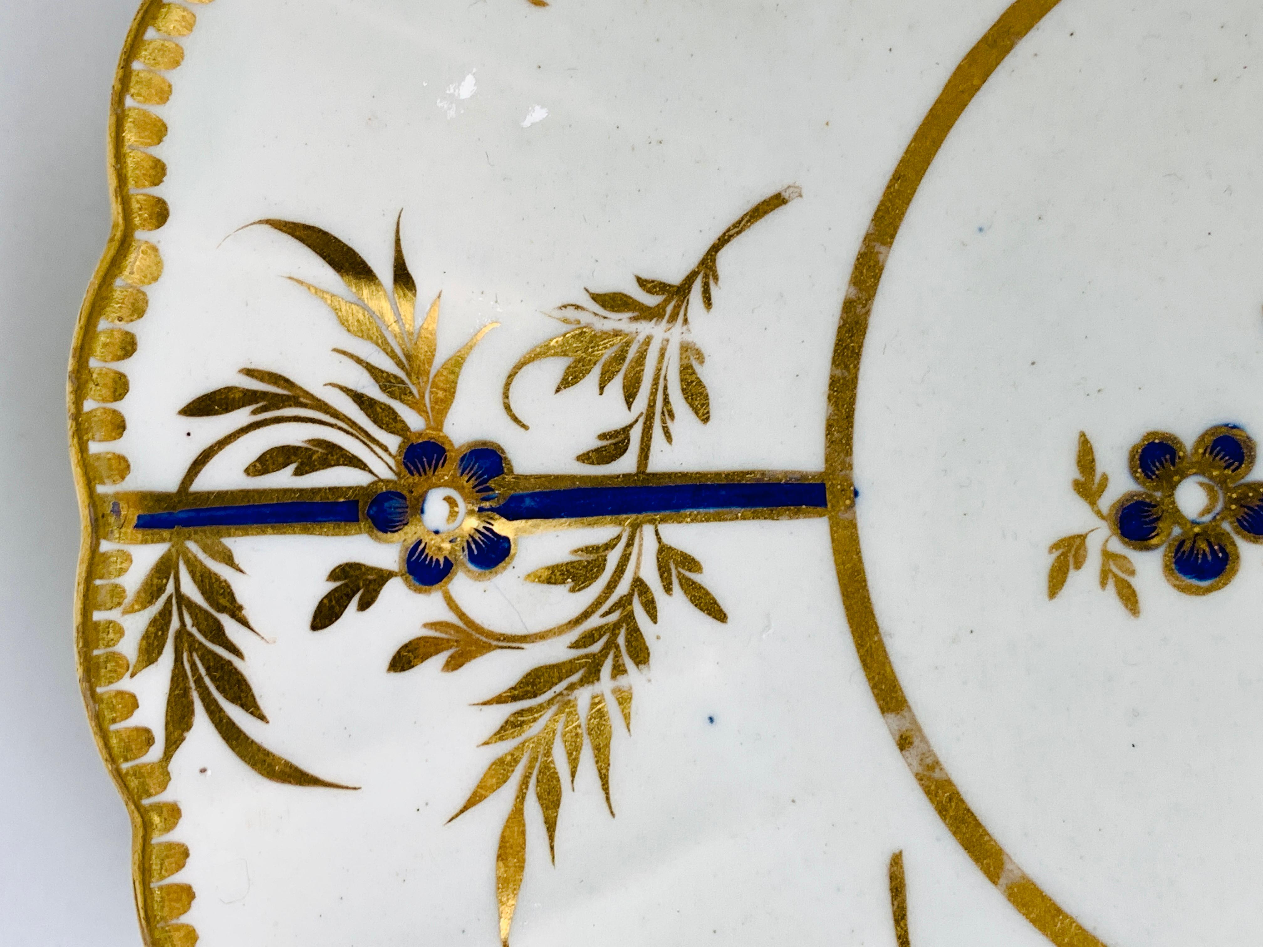 Hand-Painted Antique Blue & Gold English Porcelain Dish 18th Century c-1780 In Good Condition For Sale In Katonah, NY