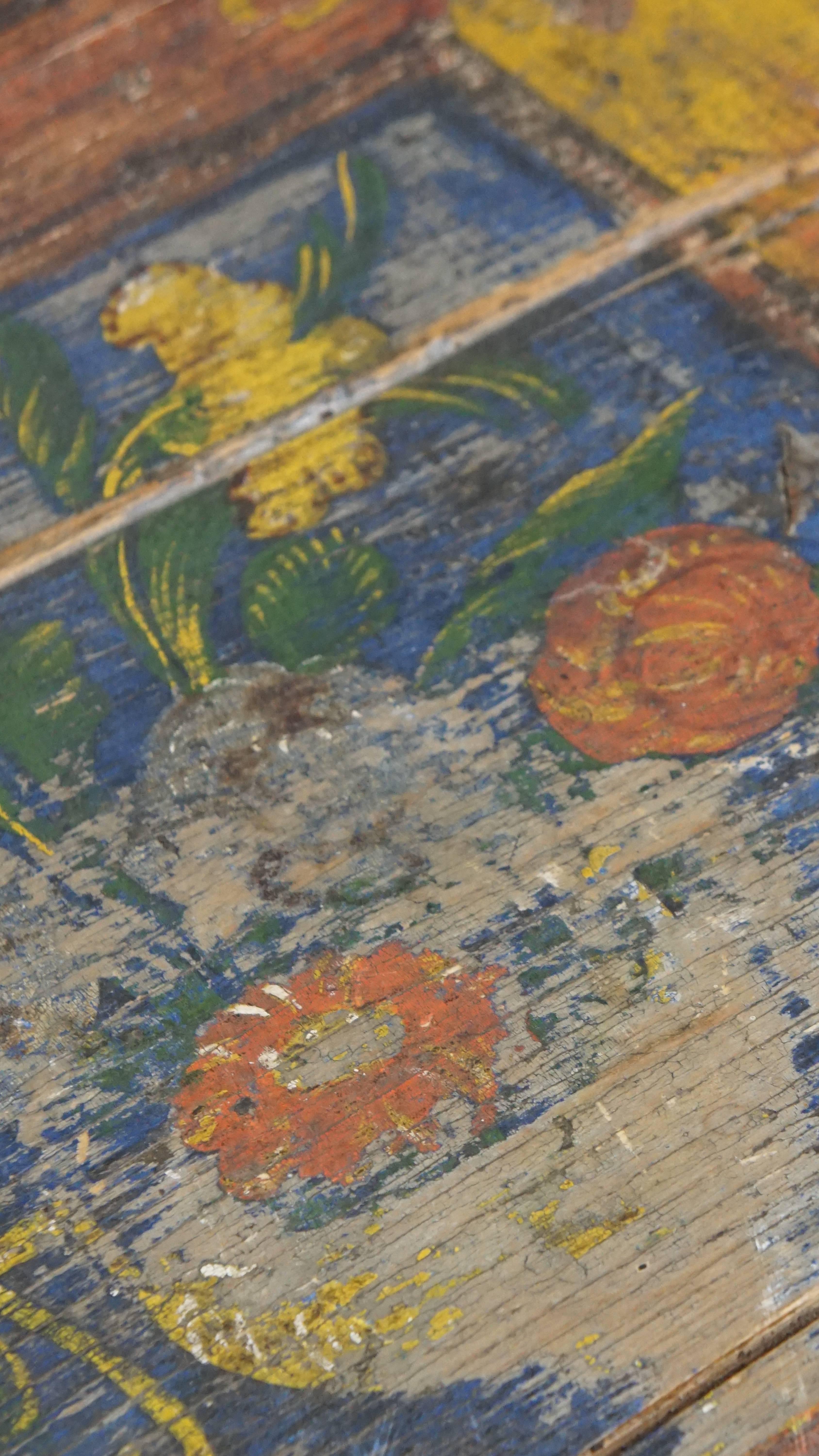 Hand-painted antique bridal chest/ coffee table from the 19th century For Sale 3