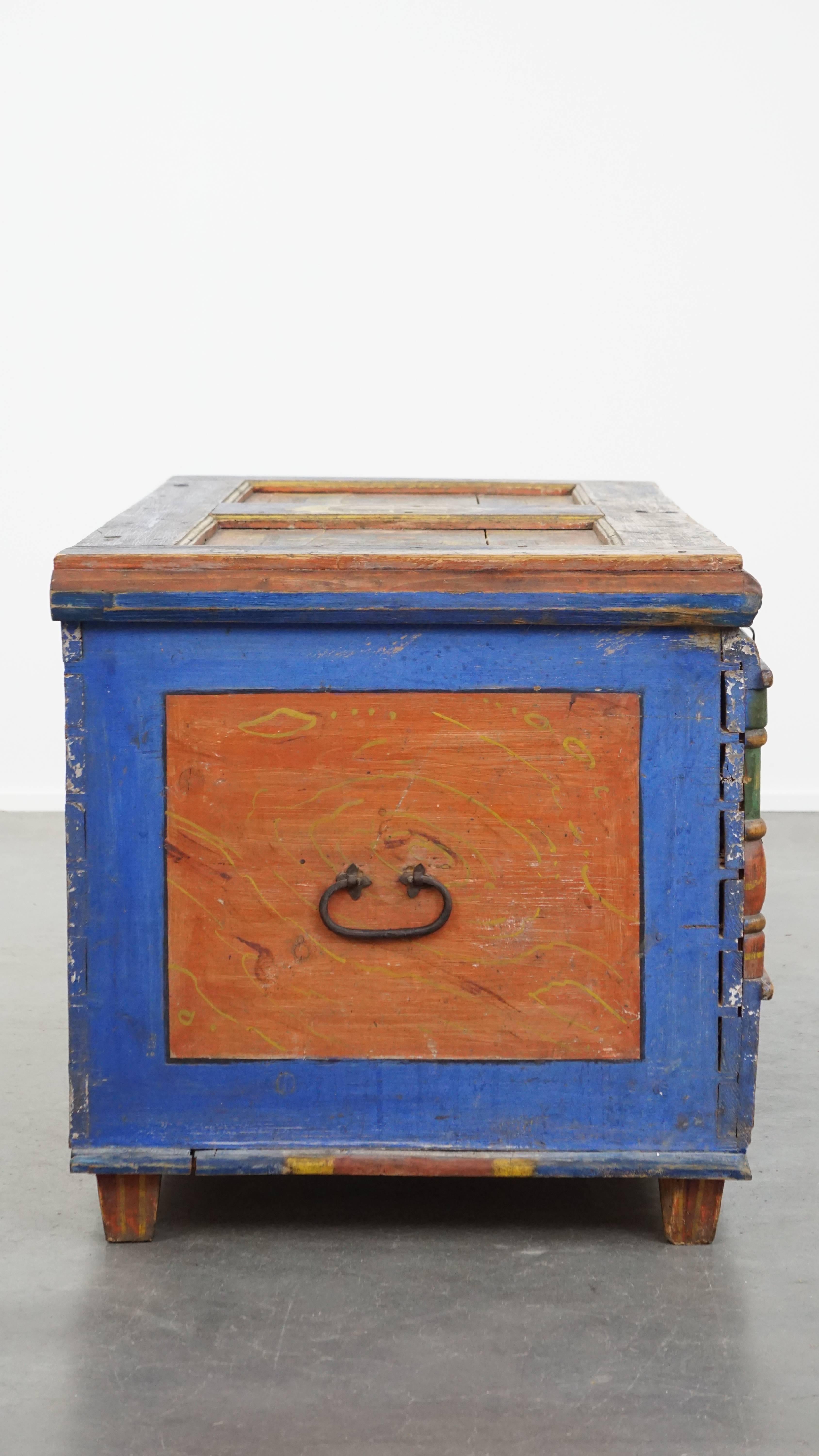 Classical Roman Hand-painted antique bridal chest/ coffee table from the 19th century For Sale