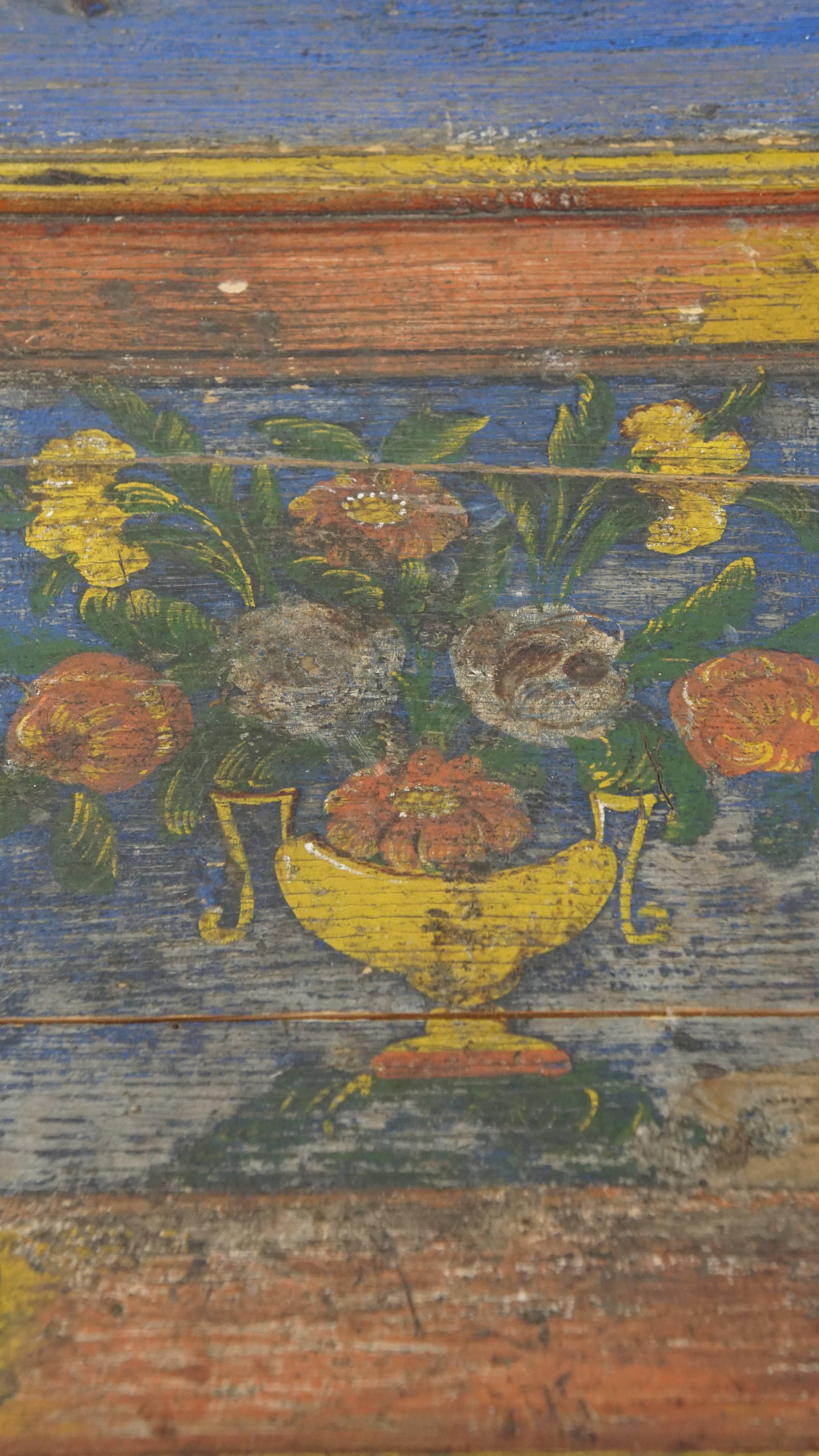 Hand-painted antique bridal chest/ coffee table from the 19th century For Sale 1