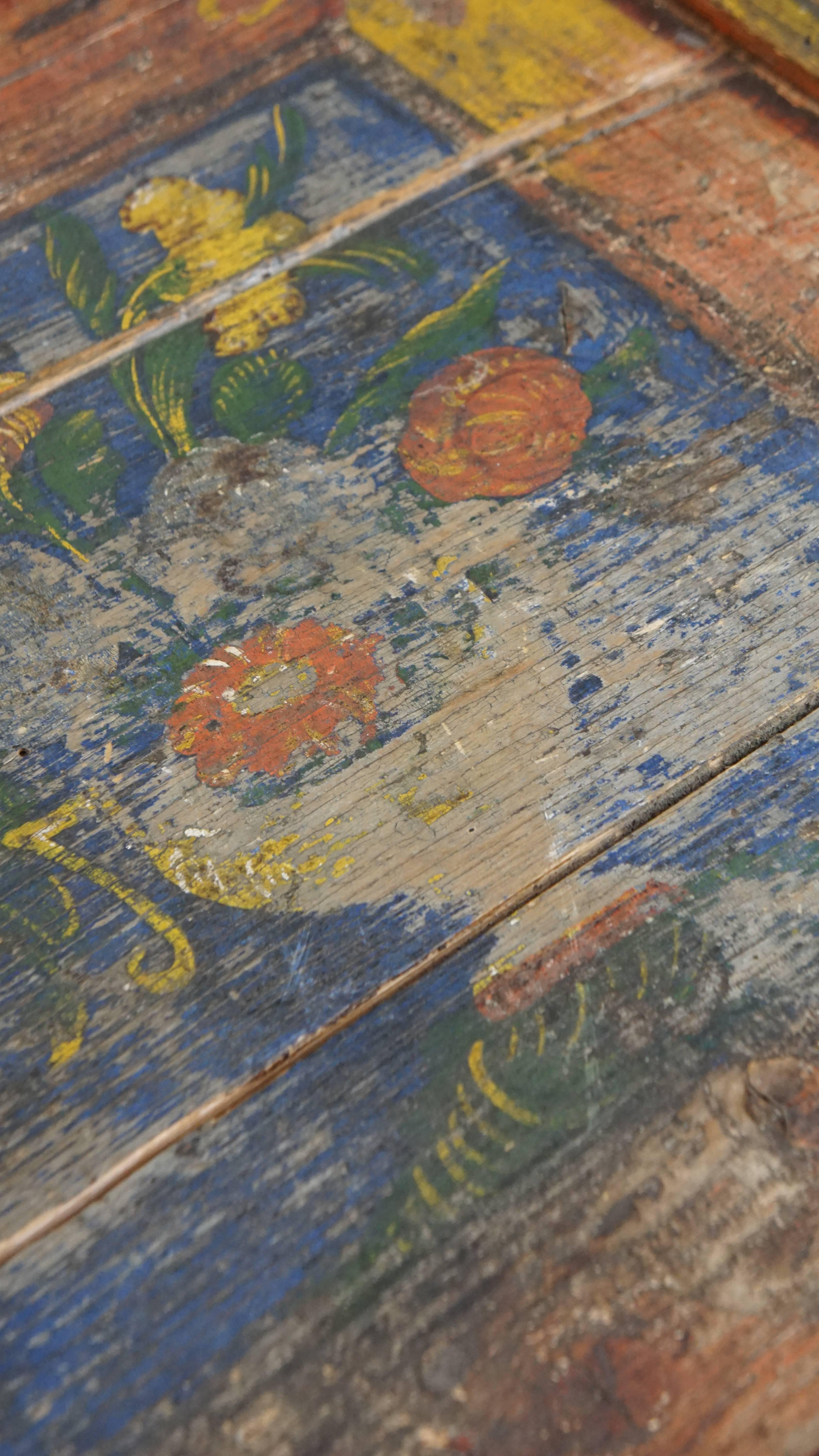 Hand-painted antique bridal chest/ coffee table from the 19th century For Sale 2