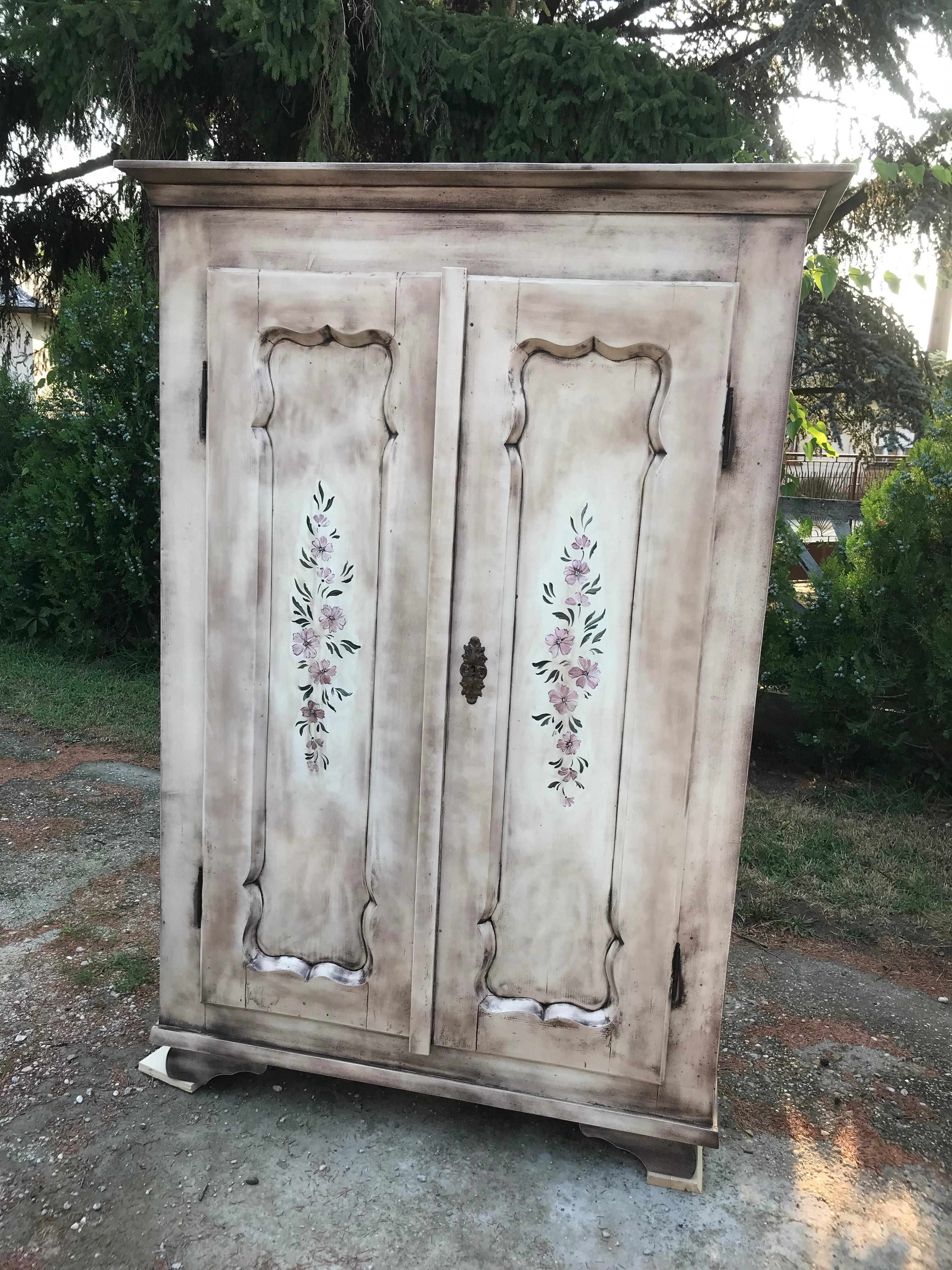 Antique double wardrobe.
Professionally restored, painted and antiqued.

This wardrobe is truly stunning.
After restoring the wardrobe we gave it a few base coats and a top coat of paint, after which we antiqued it, then the aritst painted