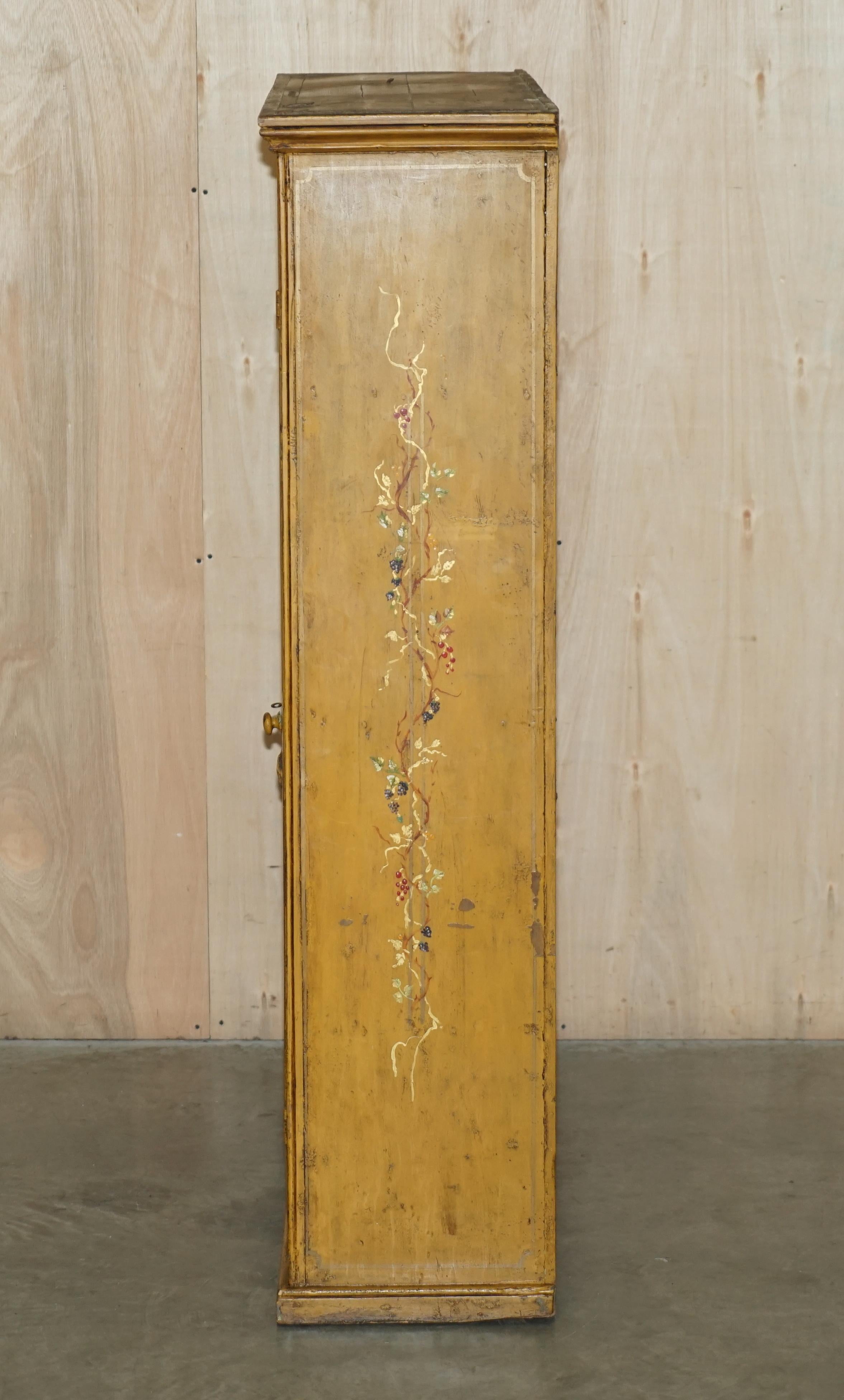 Handbemalte antike französische um 1860 Kiefer Haushälterinnen Cupboard Leinen Töpfe im Angebot 11