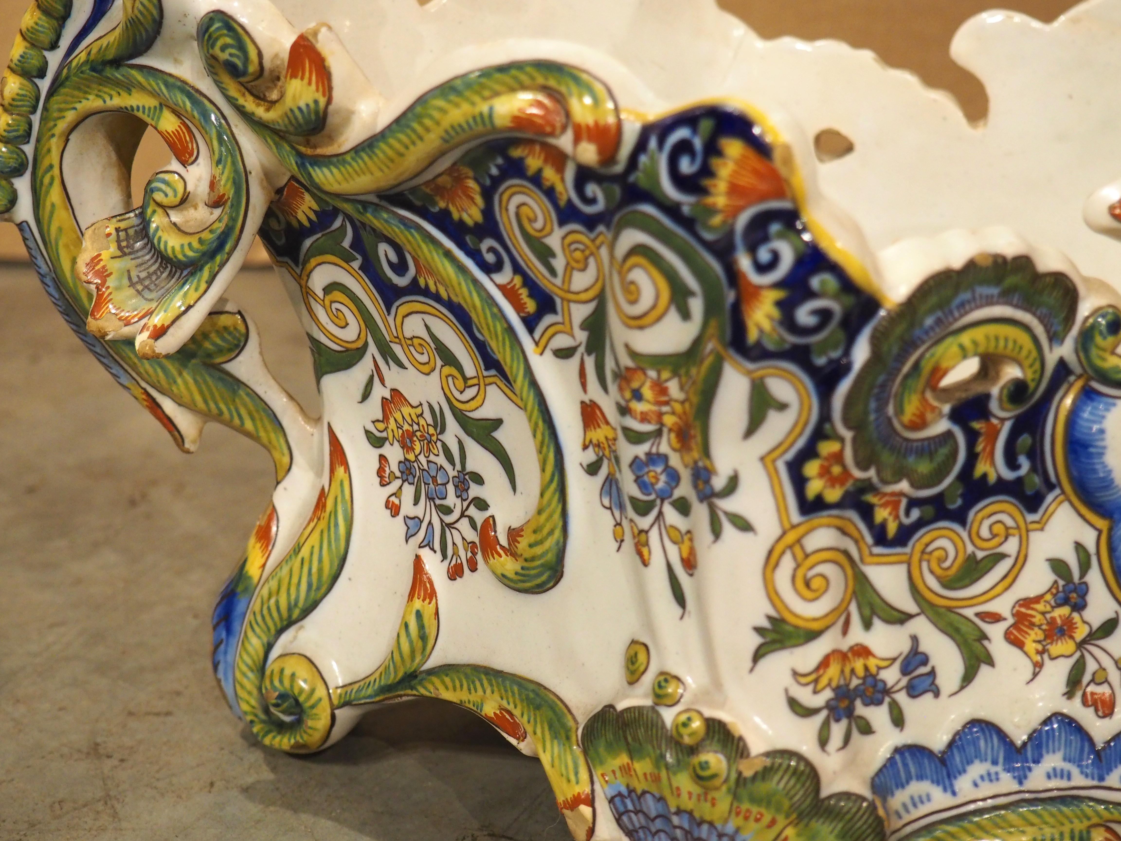 Giardiniera in maiolica francese dipinta a mano, Decor Rouen, Circa 1900 In condizioni buone in vendita a Dallas, TX