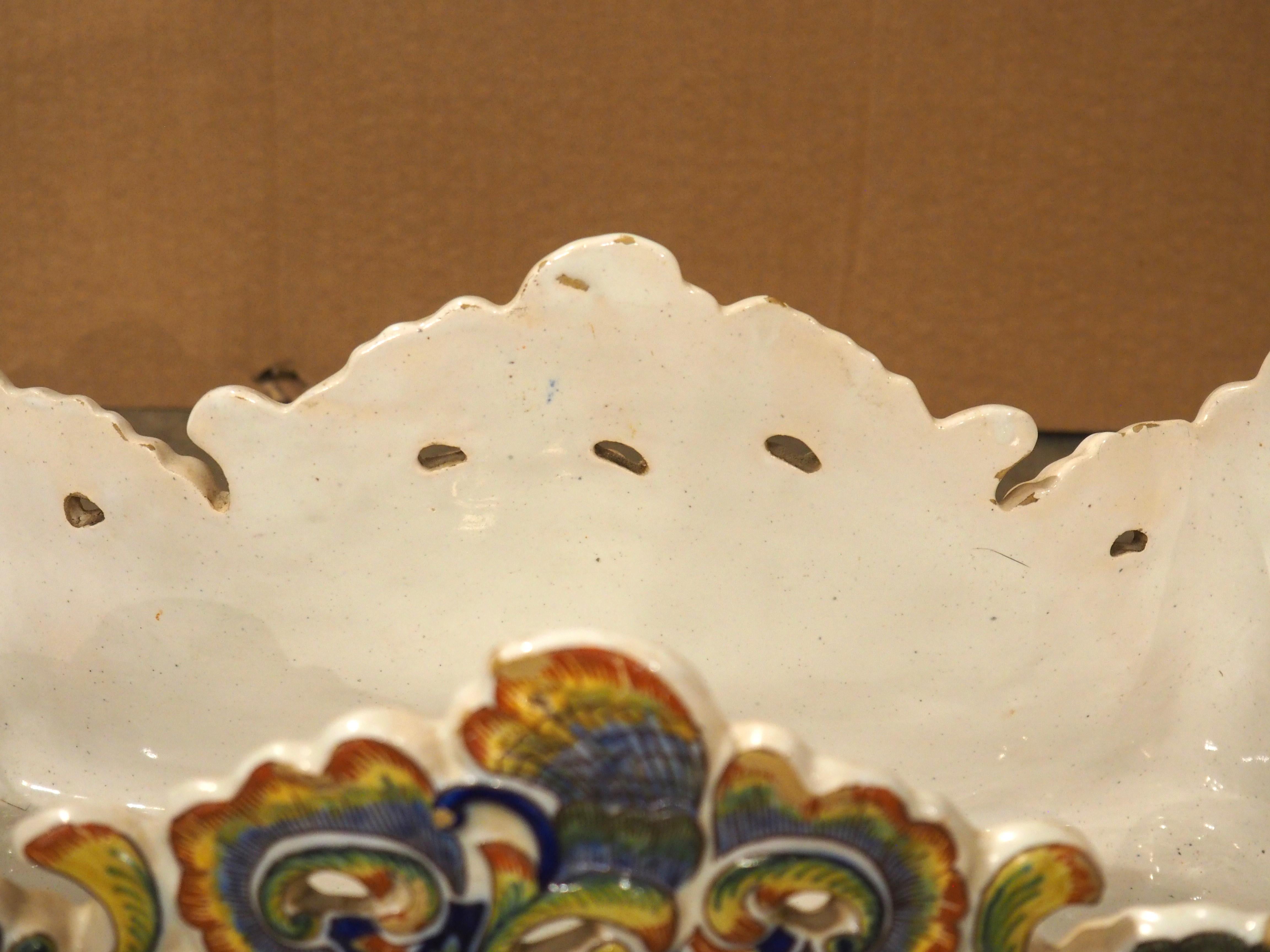 Giardiniera in maiolica francese dipinta a mano, Decor Rouen, Circa 1900 in vendita 1