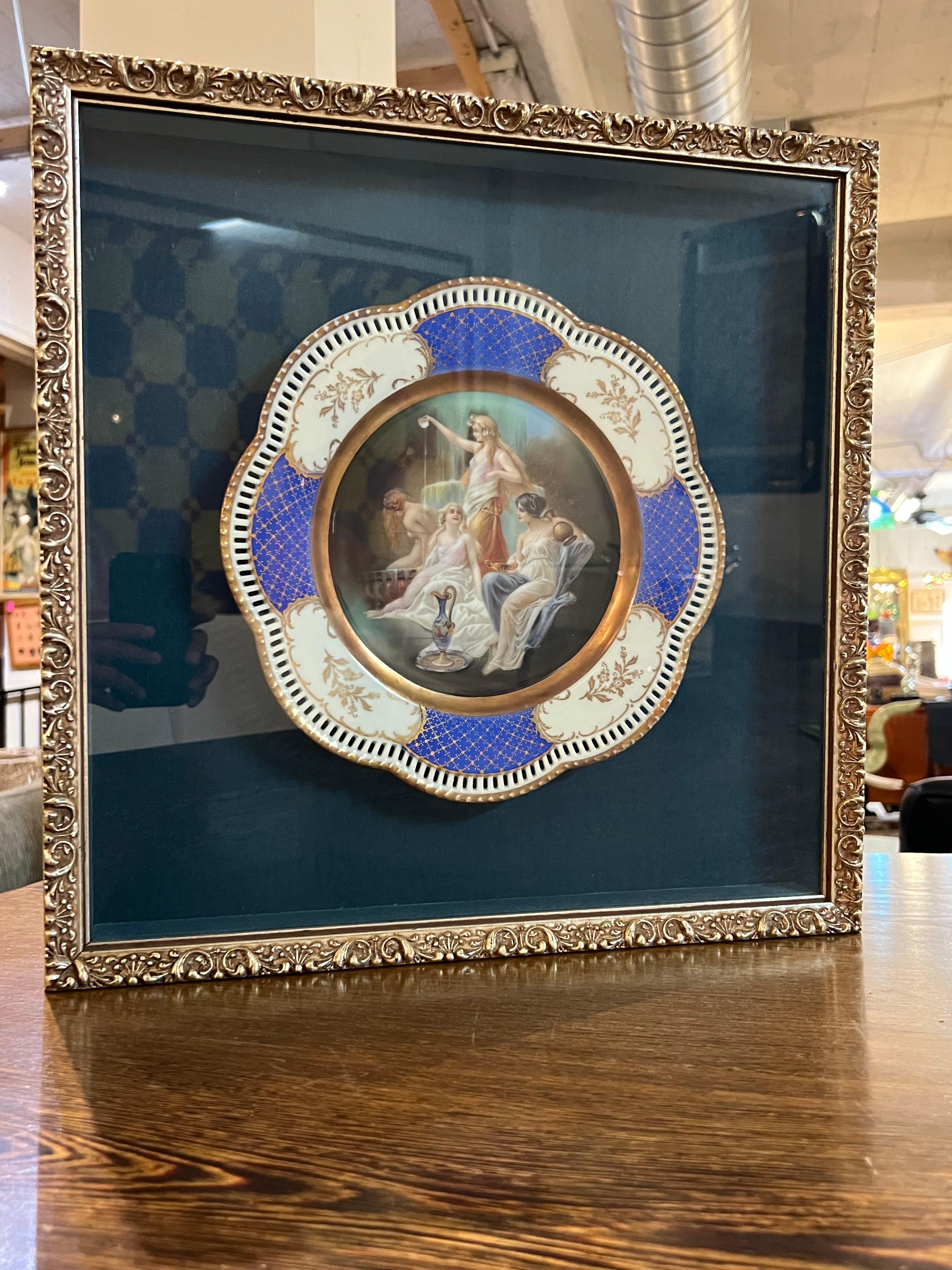 Art Déco Piatto antico Royal Vienna dipinto a mano e incorniciato in vendita