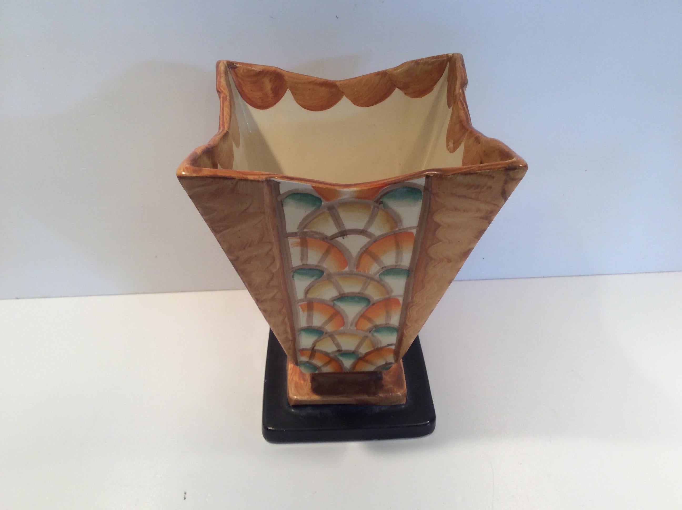 Hand-painted Art Deco vase designed and produced by Myott and son.
Measures: 18 cm H, 14 cm W, 12 cm D.
British, circa 1930.