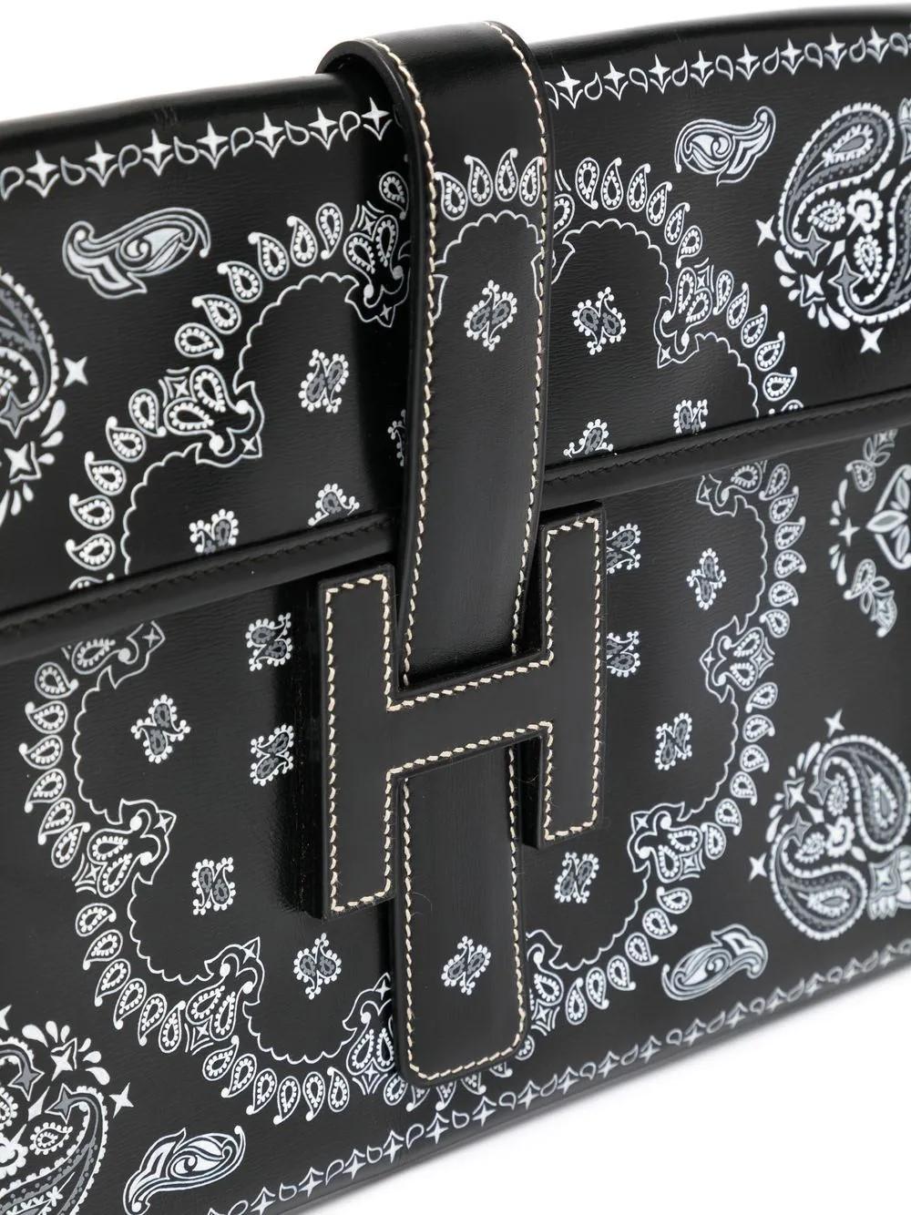 Hand-painted by our in-house artists, this is truly a one-of-a-kind piece. The bandana jige clutch is the perfect size to fit in all your essentials, yet still, be compact and practical. The H logo stands front and center and acts as a