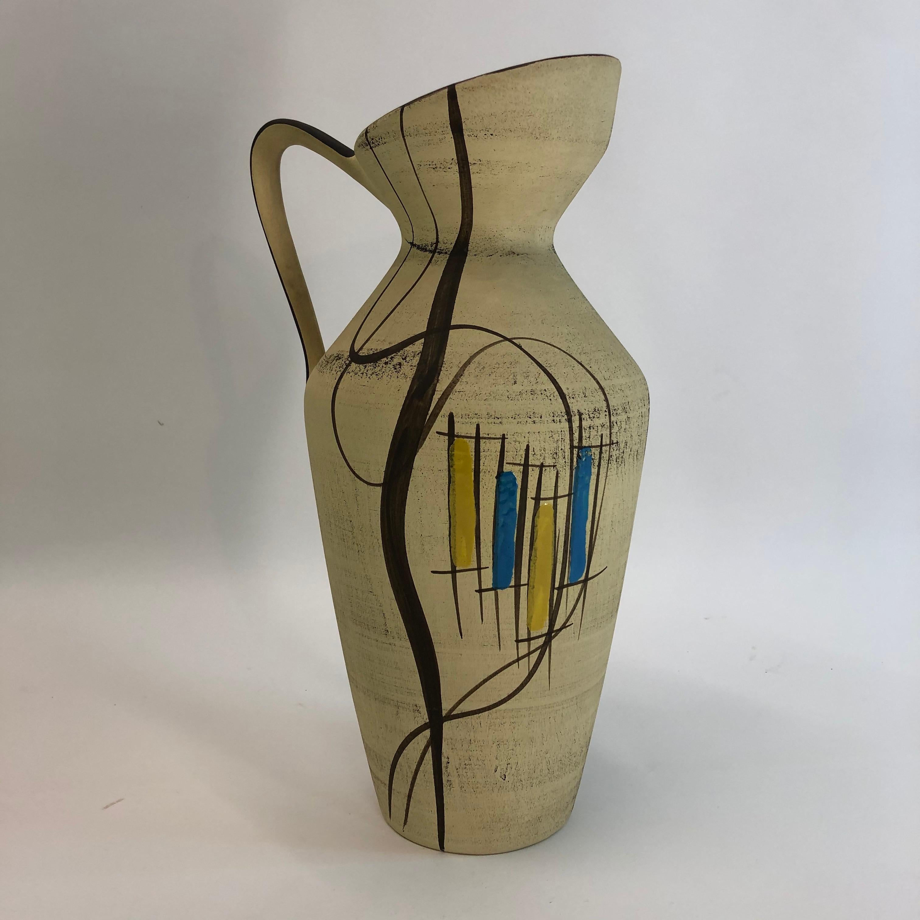 This pitcher/vase with some yellow and blue glazed, (decor Frankfurt) hand painted stripes by Bodo Mans.
The inside is fully glazed.
Designed by Bodo Mans for Bay in 1950s
Dimensions: 40 x 20 cm / diameter 7.5 cm.