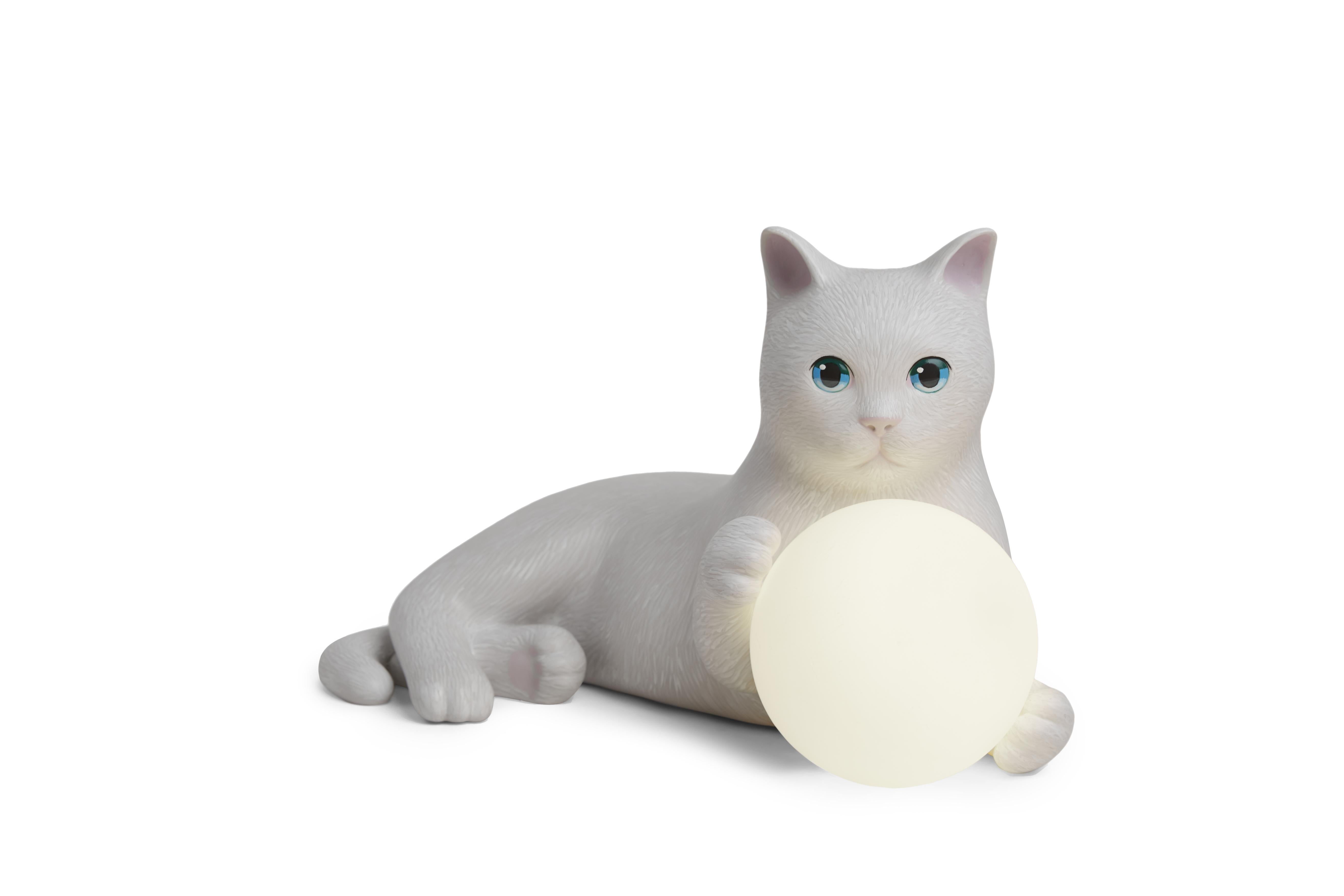 Italian Lampe de table en forme de chat Birba, peinte à la main, Pet Therapy par Atelier Biagetti en vente