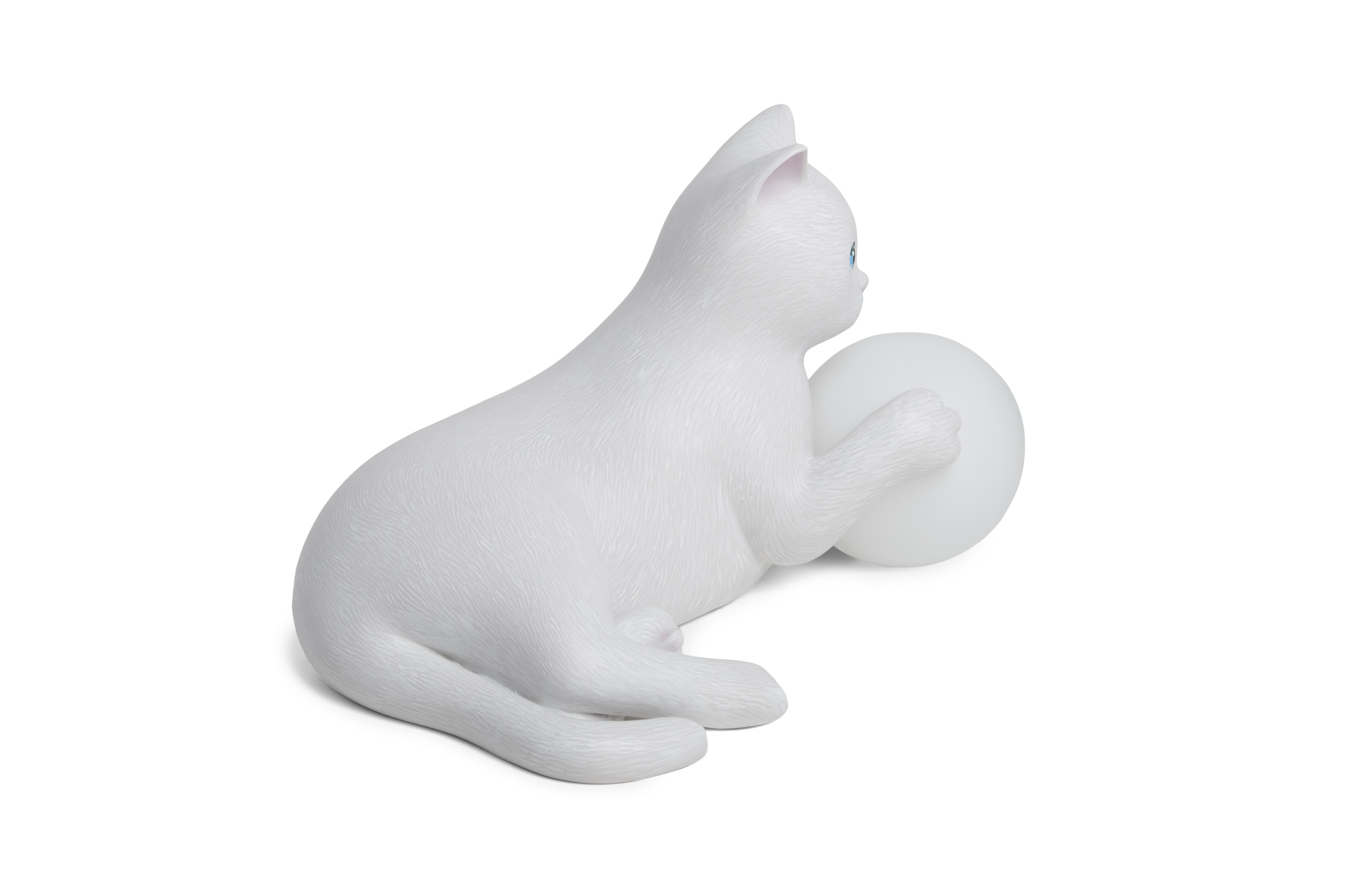 Verre Lampe de table en forme de chat Birba, peinte à la main, Pet Therapy par Atelier Biagetti en vente