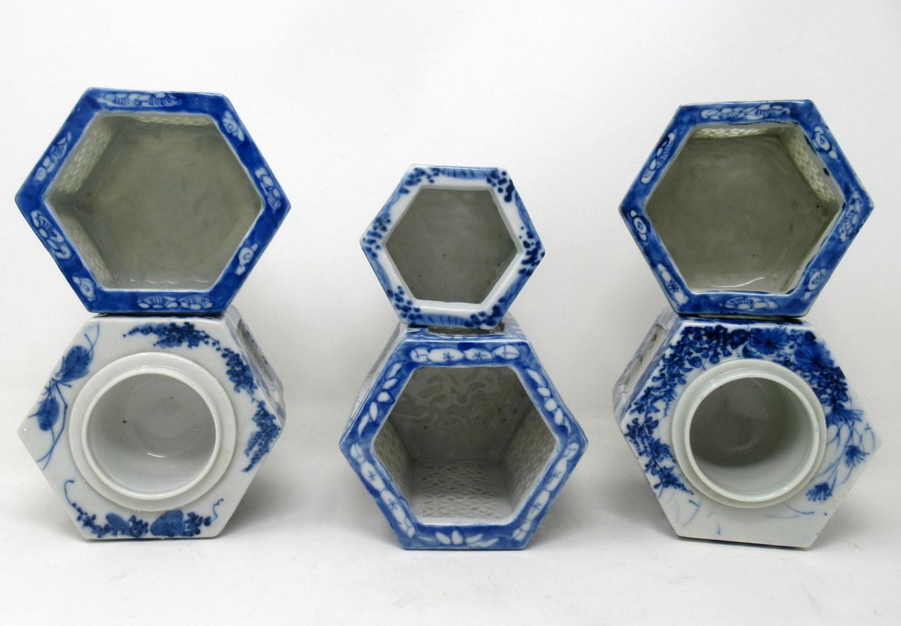 Hand Painted Blue White Japanese Chinese Reticulated Hexagonal Porcelain Vases In Good Condition In Dublin, Ireland