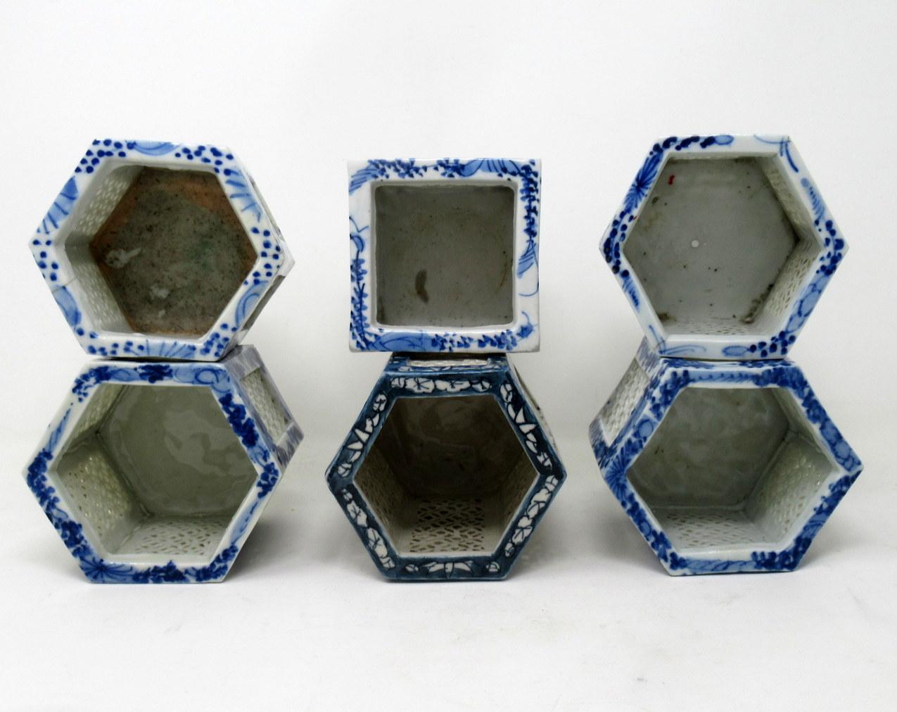 Hand Painted Blue White Japanese Chinese Reticulated Hexagonal Porcelain Vases In Good Condition In Dublin, Ireland