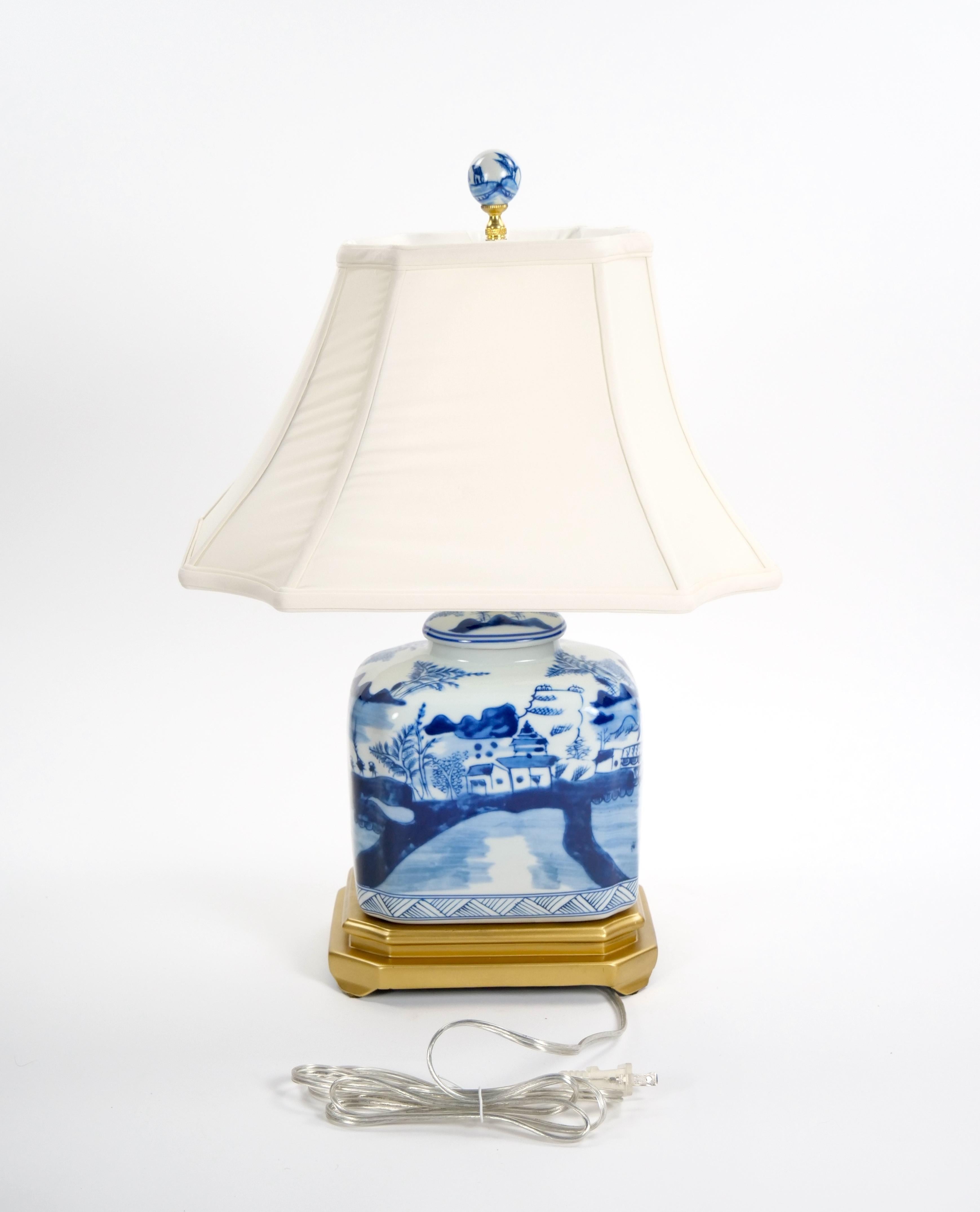 Hand Painted Blue & White Porcelain Table Lamps / Gilt Wood Painted Base For Sale 8