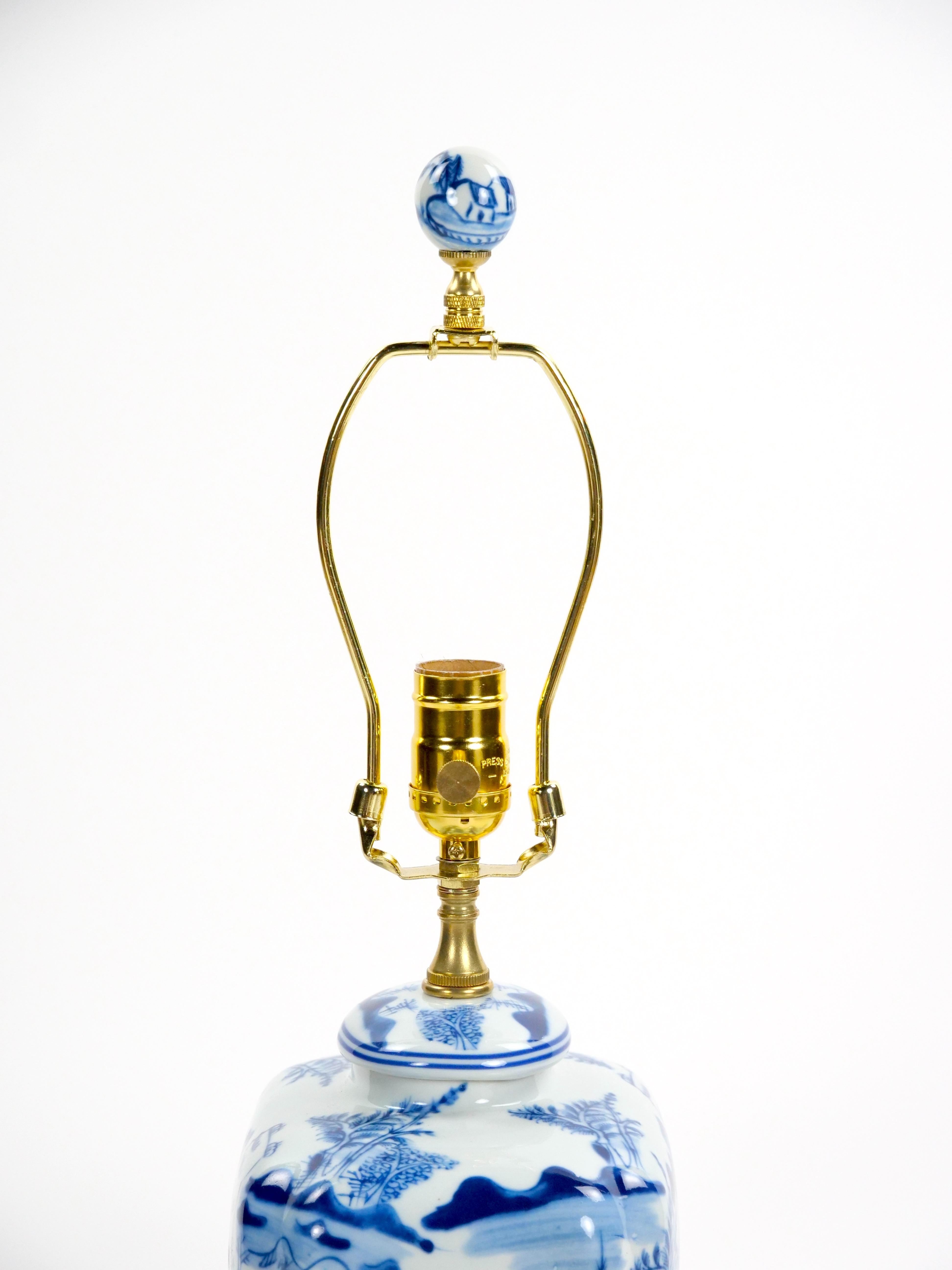 Hand Painted Blue & White Porcelain Table Lamps / Gilt Wood Painted Base For Sale 11