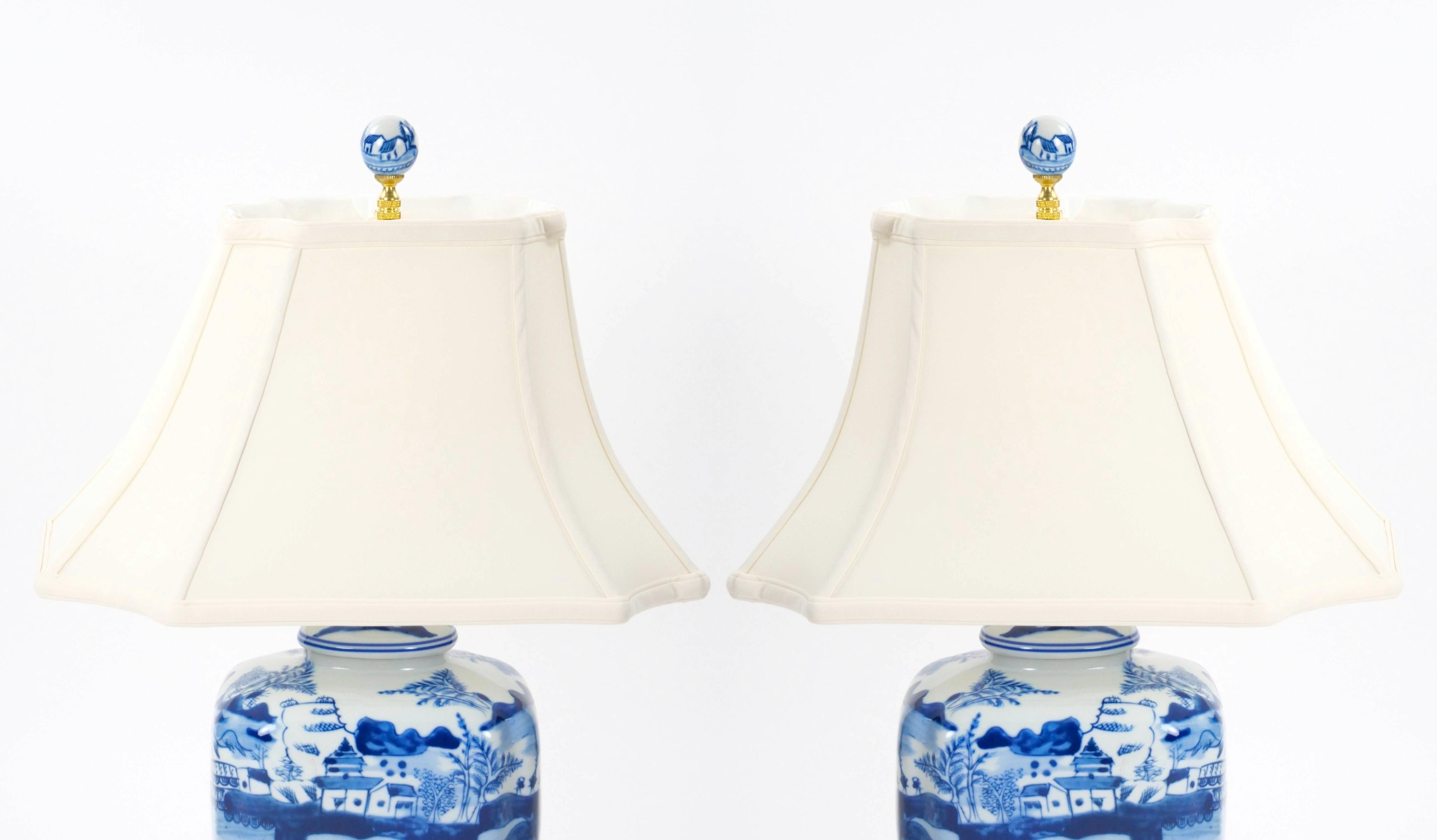 Hand Painted Blue & White Porcelain Table Lamps / Gilt Wood Painted Base In Good Condition For Sale In Tarry Town, NY