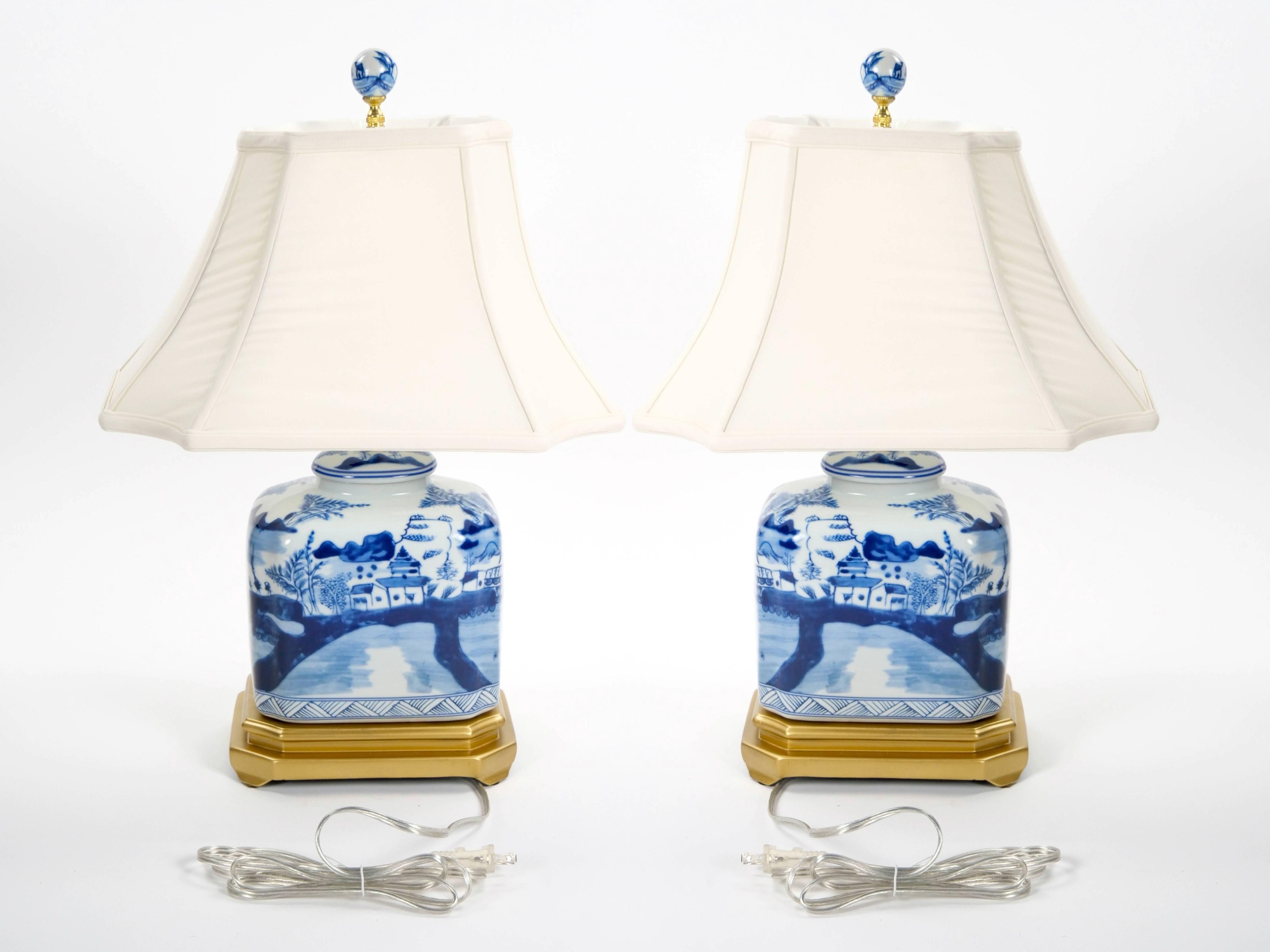 Hand Painted Blue & White Porcelain Table Lamps / Gilt Wood Painted Base For Sale 1