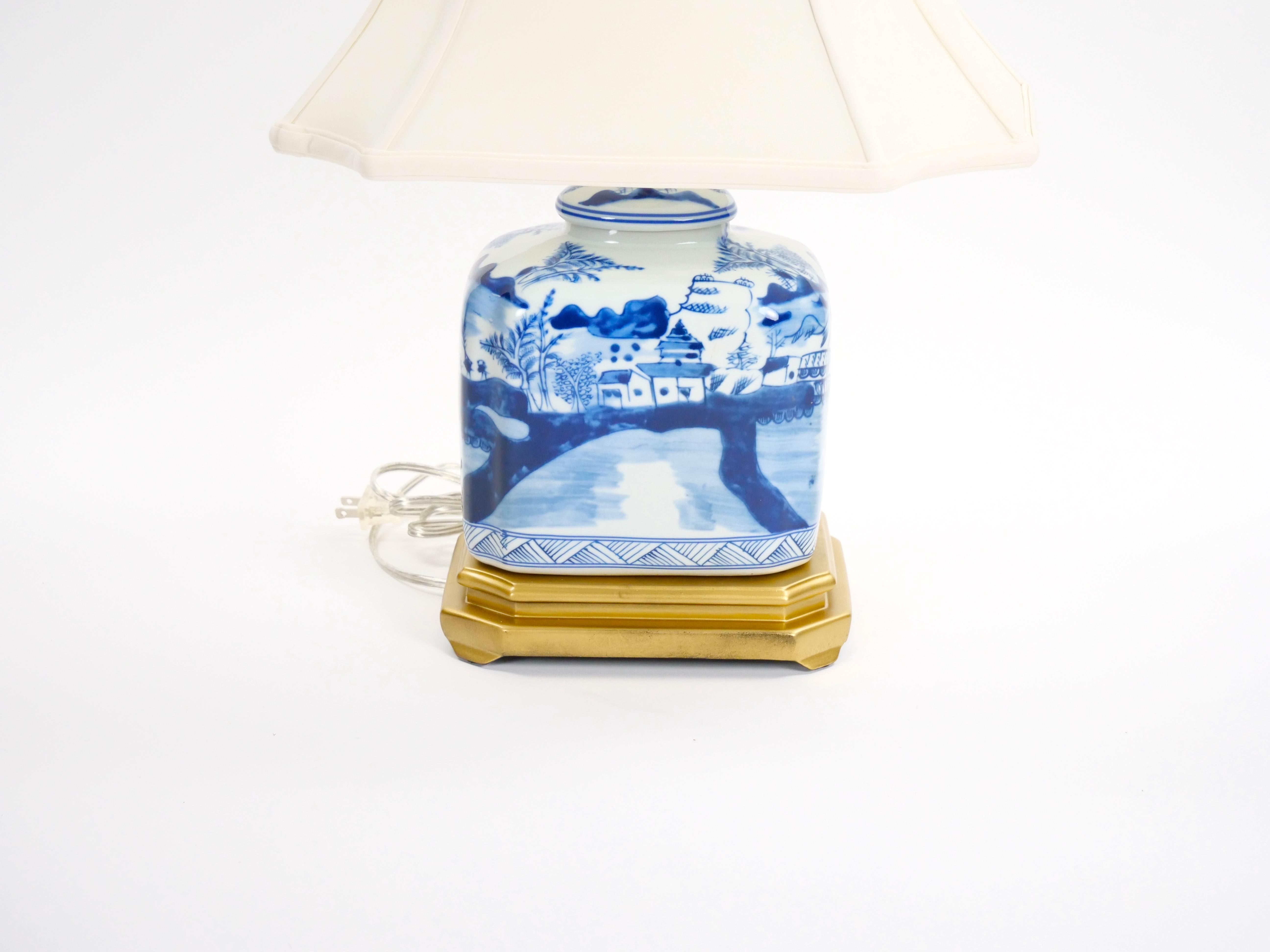 Hand Painted Blue & White Porcelain Table Lamps / Gilt Wood Painted Base For Sale 2