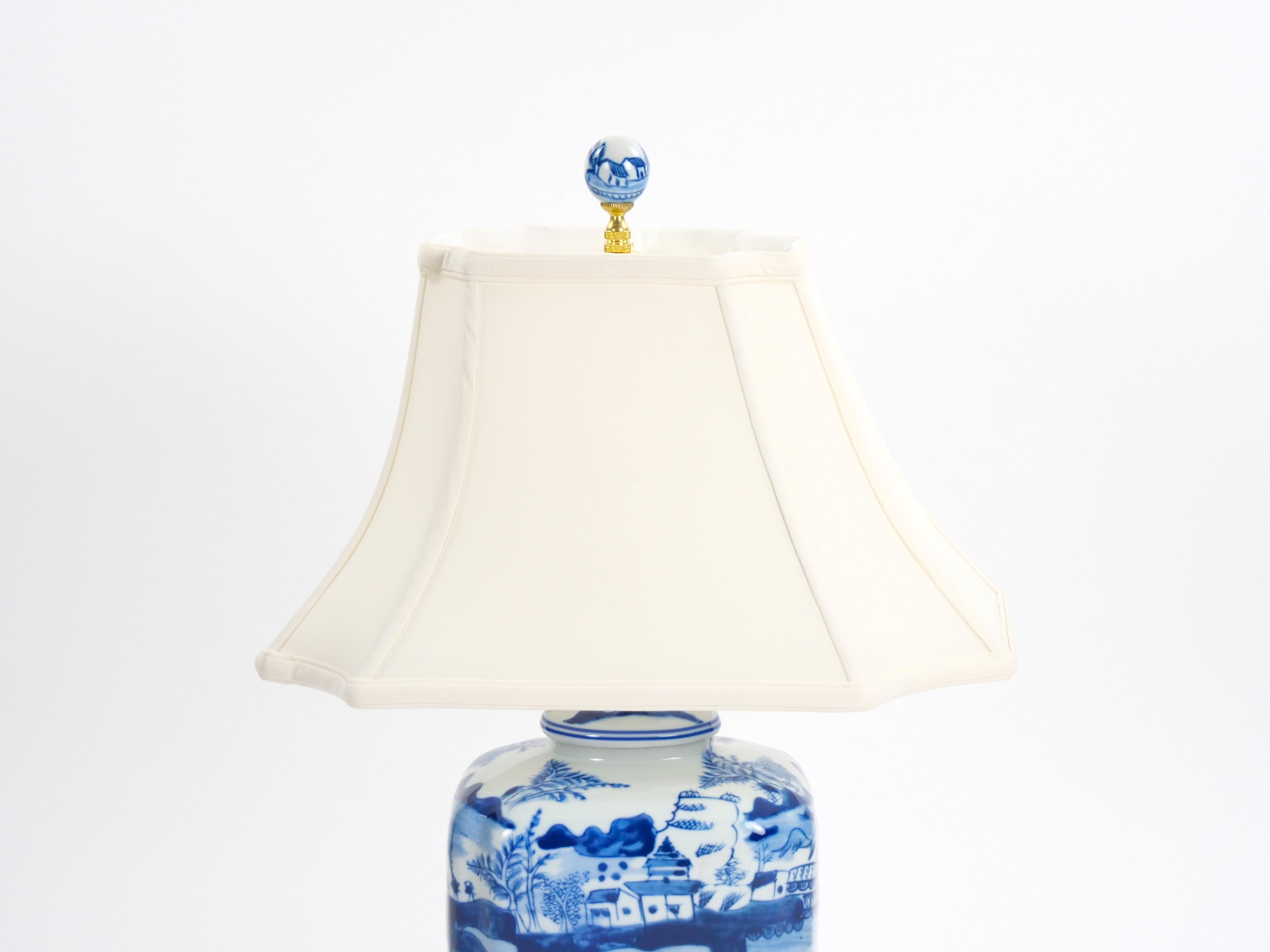 Hand Painted Blue & White Porcelain Table Lamps / Gilt Wood Painted Base For Sale 3