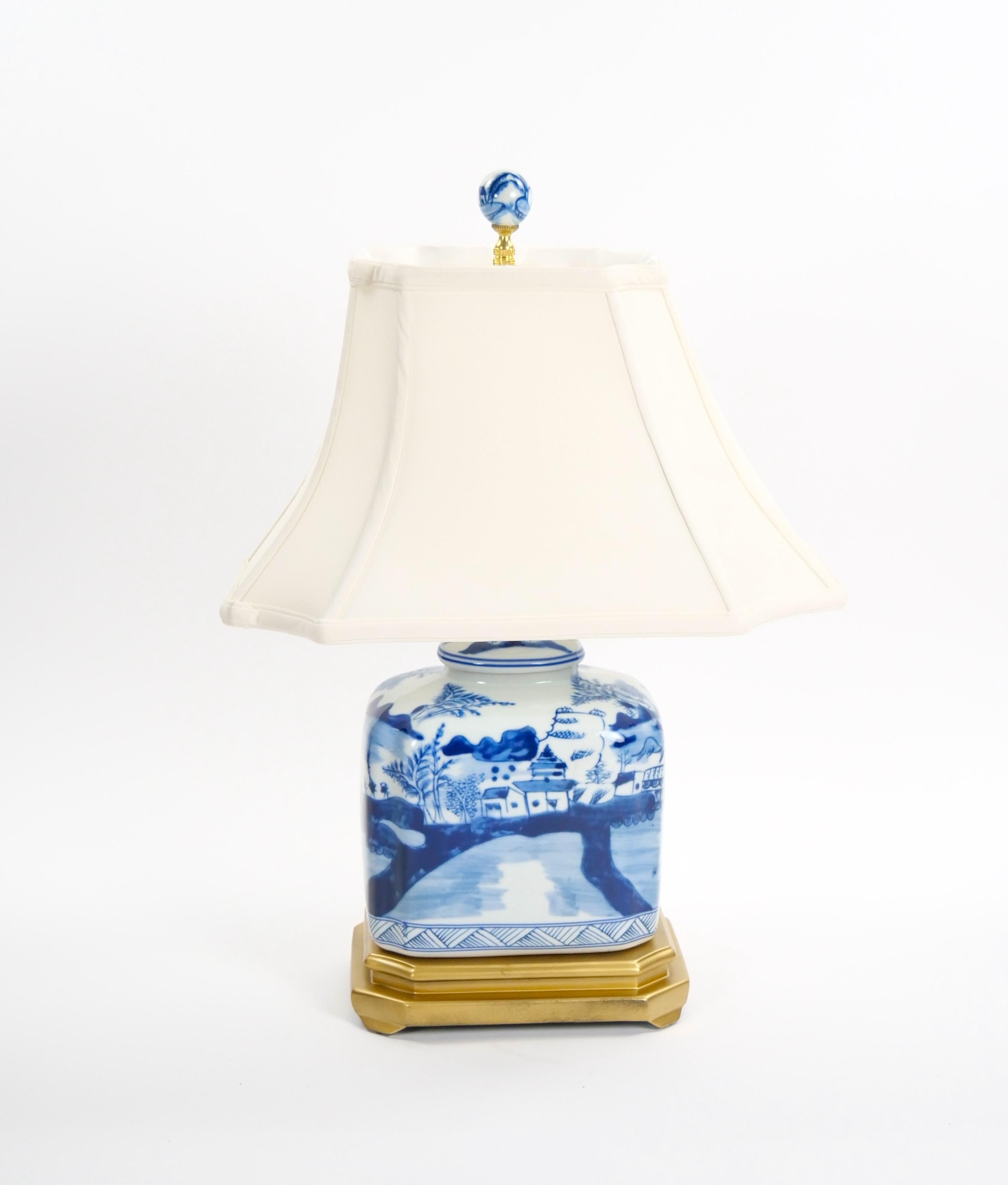 Hand Painted Blue & White Porcelain Table Lamps / Gilt Wood Painted Base For Sale 4