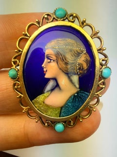 Hand painted brooch in 14KT yellow gold 6 grams