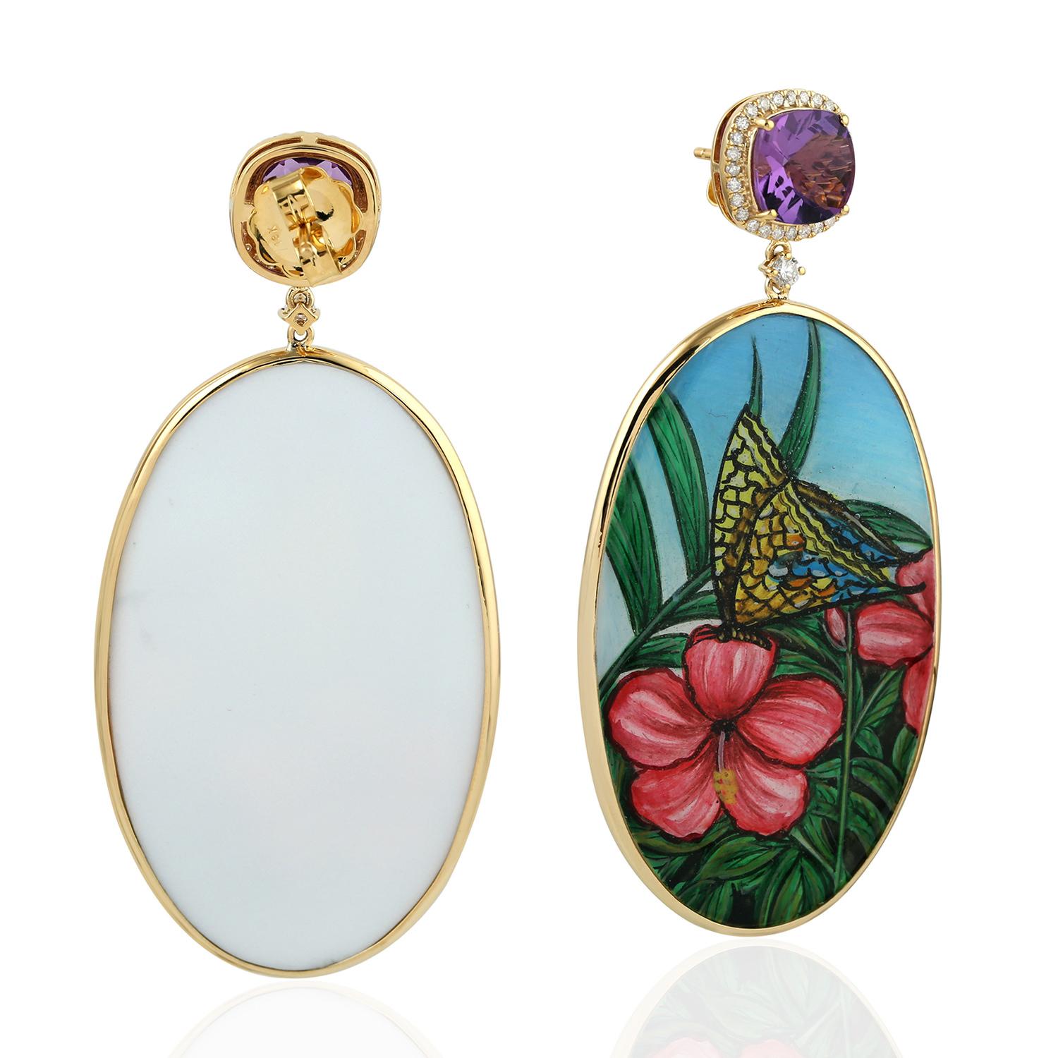 Sweet this oval shape Hand Painted Butterfly and Flower Bakelite Earring in 18k Yellow Gold  with amethyst and diamond is perfect for Mother's Day gift or any occasion.


18kt Gold: 8.005gms
Diamond: 0.50cts
Amethyst: 5.27cts
Bakelite: