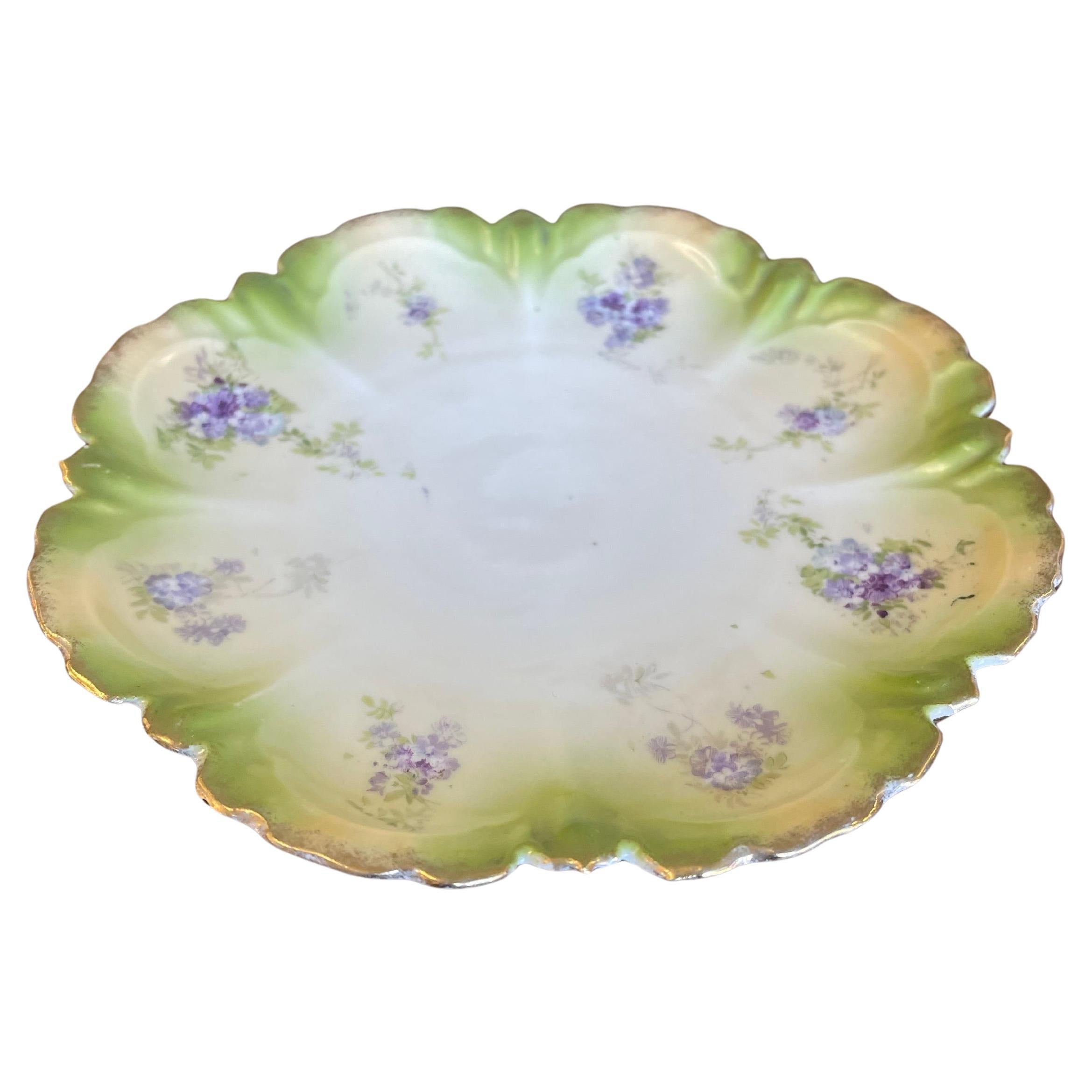 Hand-Painted Cabinet Plate with Green and Gold Toned Ombre Border. For Sale