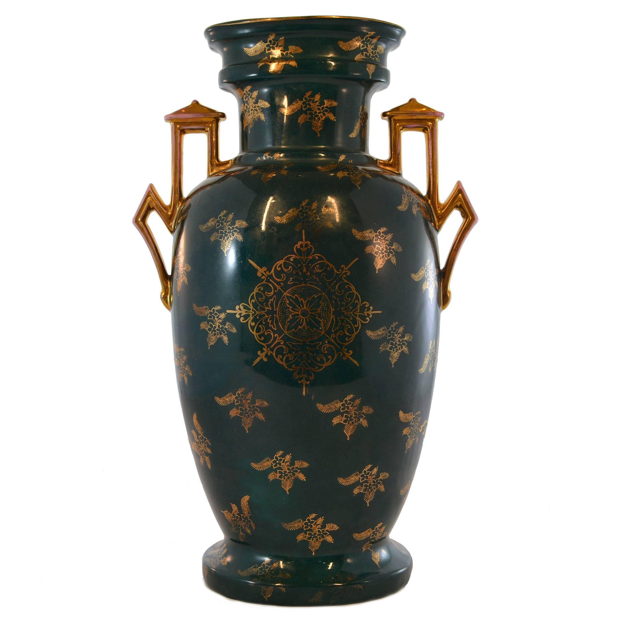 Hand-Painted Center Design Dark Green Gold Accents Vase In Good Condition For Sale In Pataskala, OH