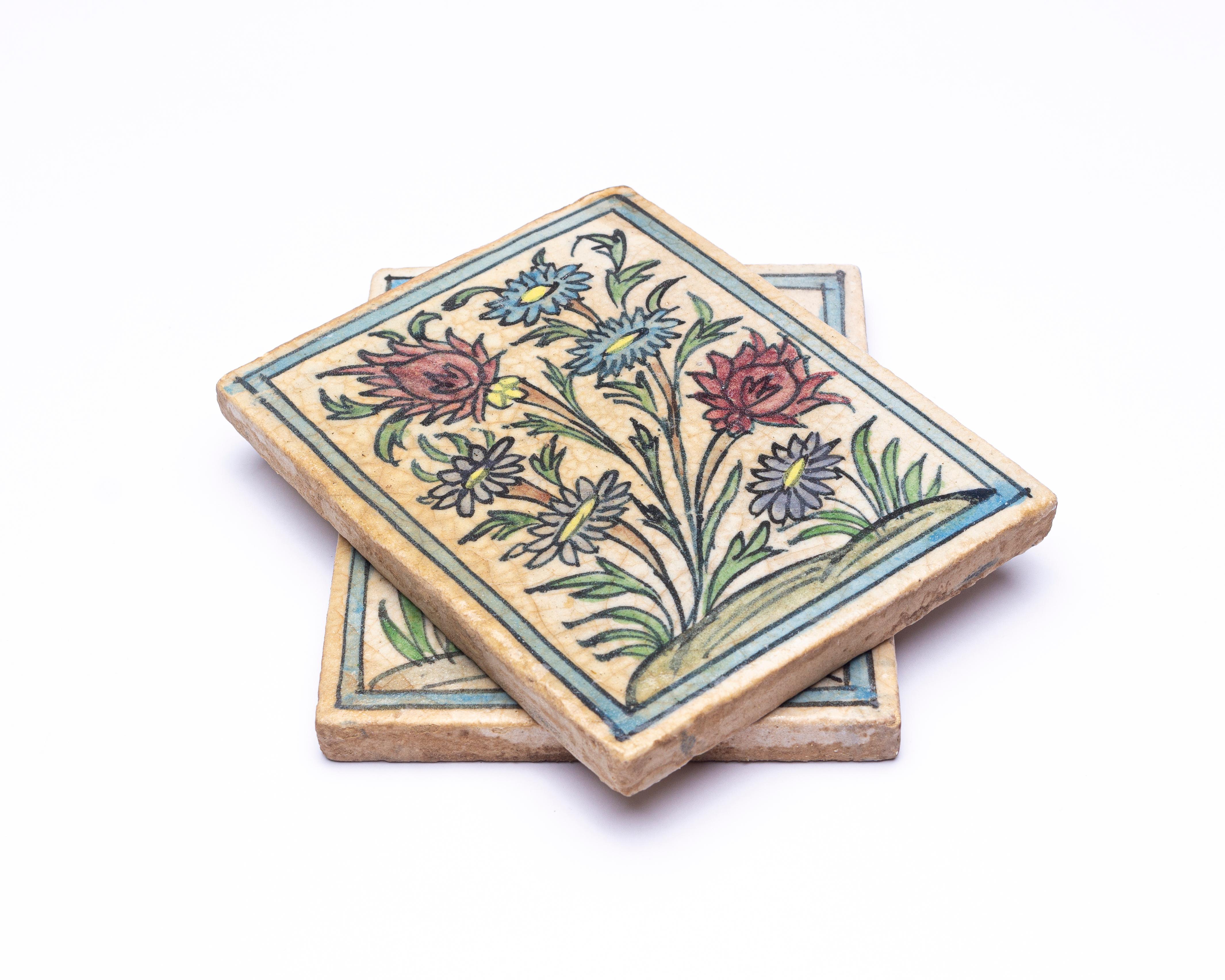 Azulejos orientales antiguos de cerámica pintados a mano Pintado a mano en venta