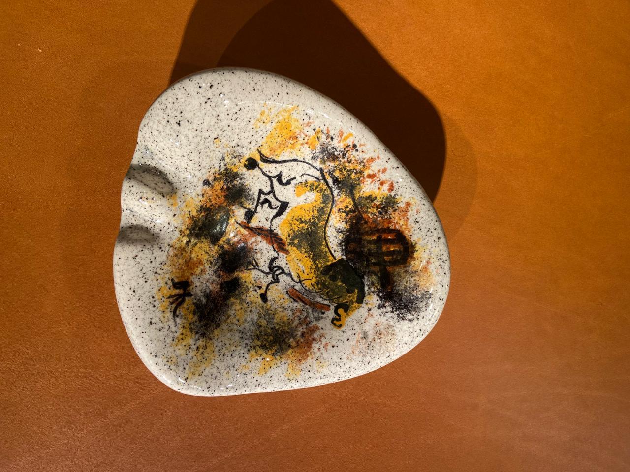 Hand-painted ceramic ashtray by Édouard Cazaux, France 1970 For Sale 4