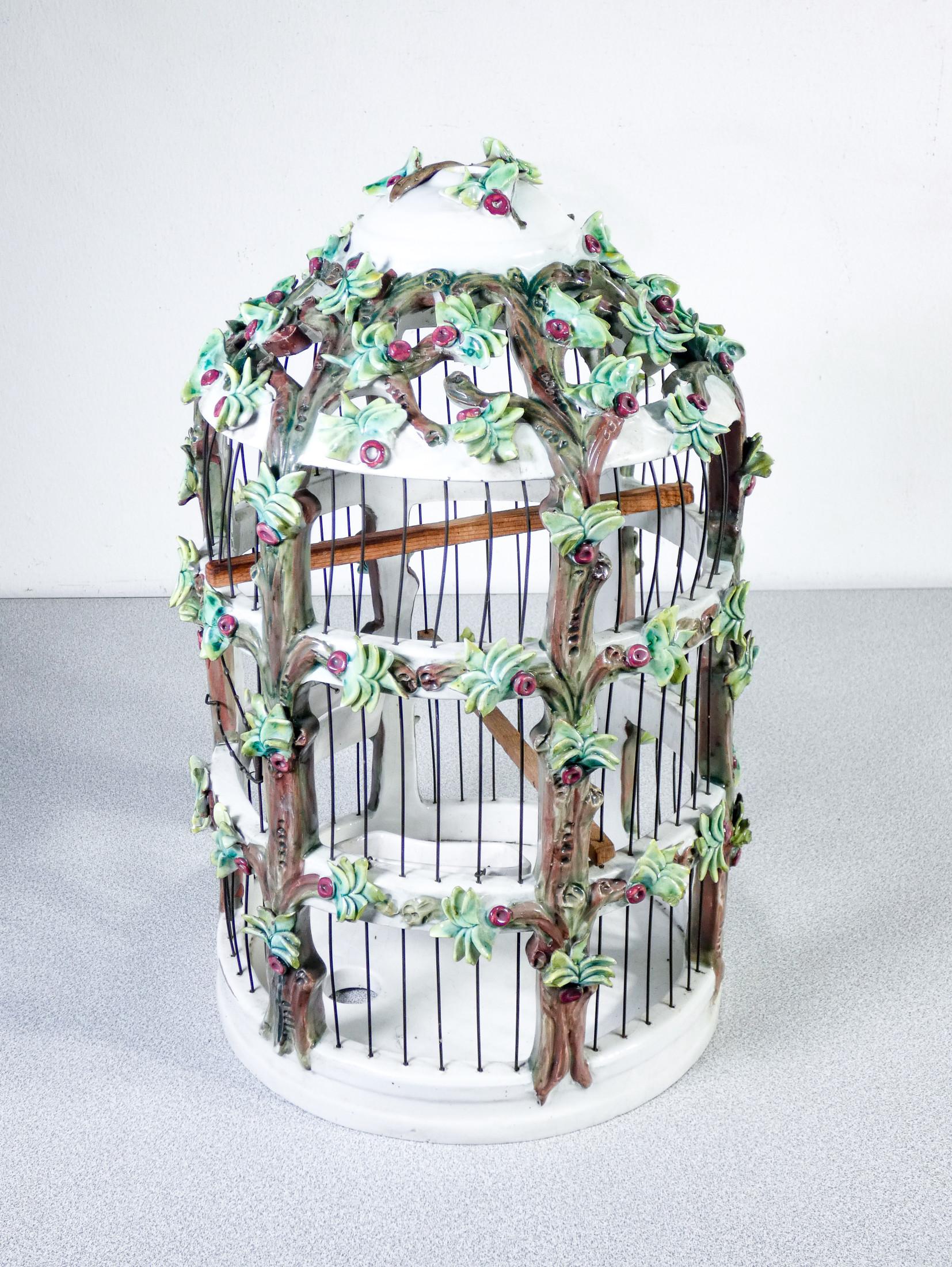 Hand Painted Ceramic Aviary, Italian Manufacture, Early Twentieth Century For Sale 1