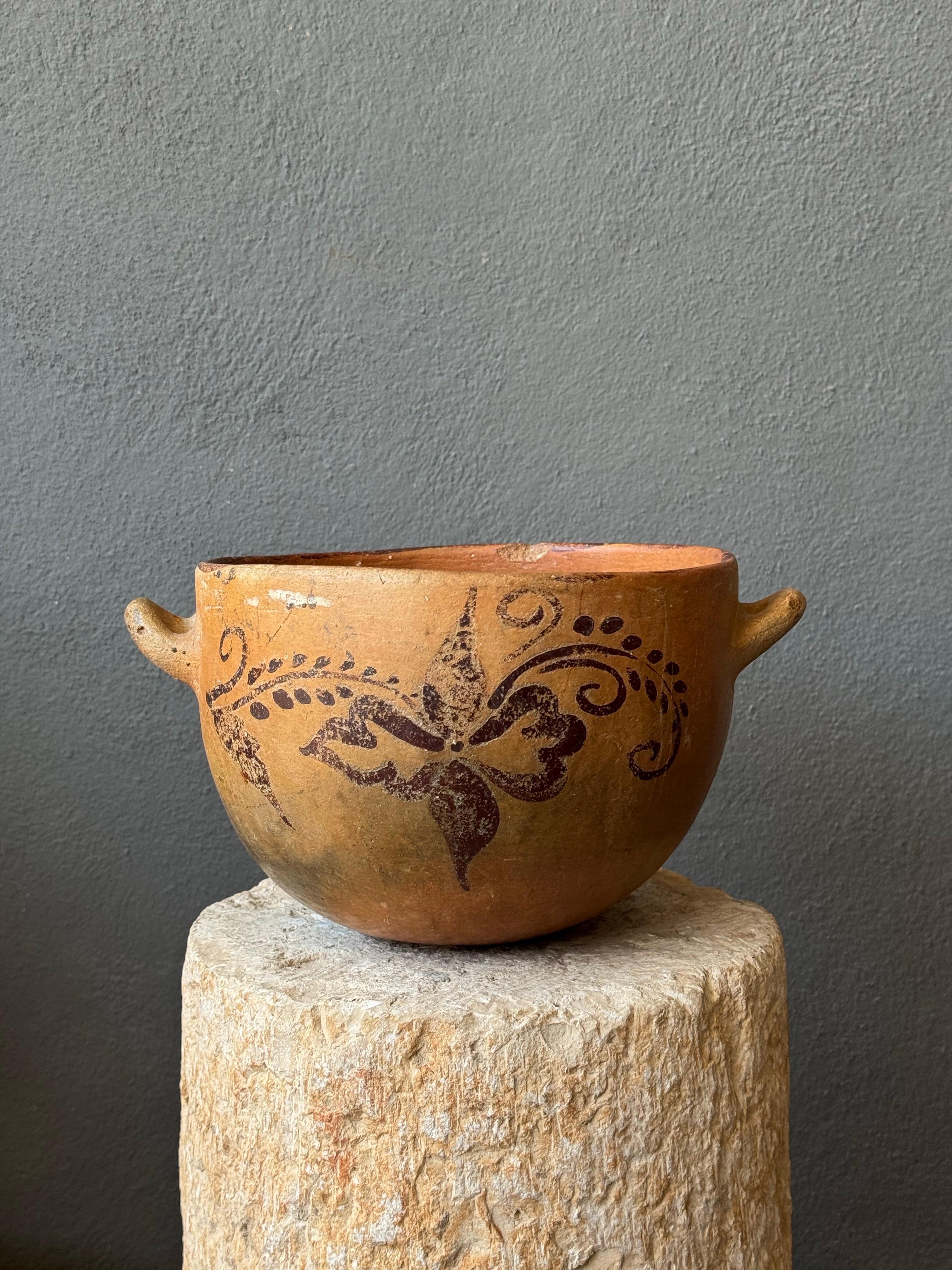 Cuenco de cerámica pintado a mano de Guerrero, México, años 70 en Bastante bueno estado para la venta en San Miguel de Allende, Guanajuato
