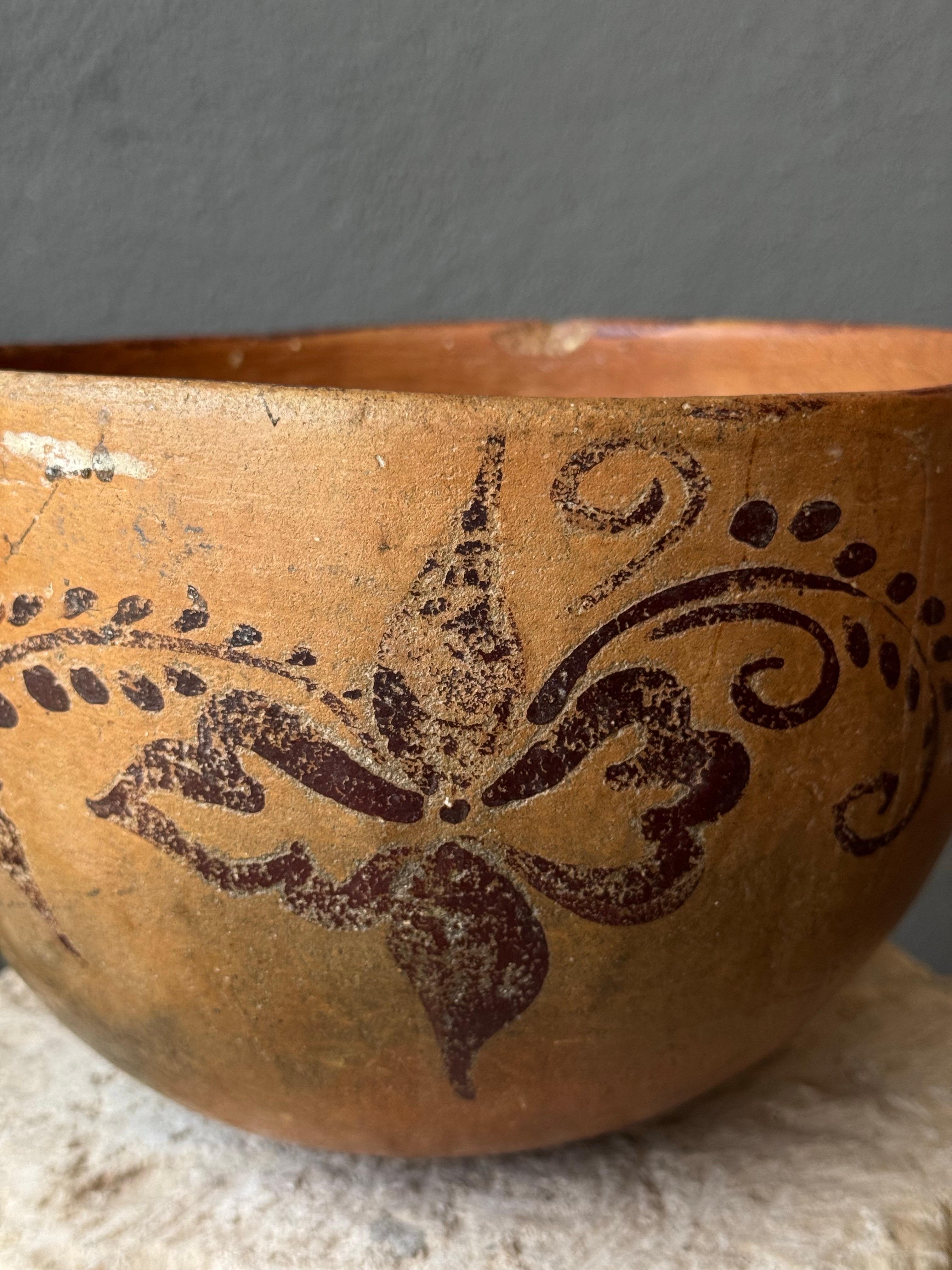Cuenco de cerámica pintado a mano de Guerrero, México, años 70 finales del siglo XX en venta