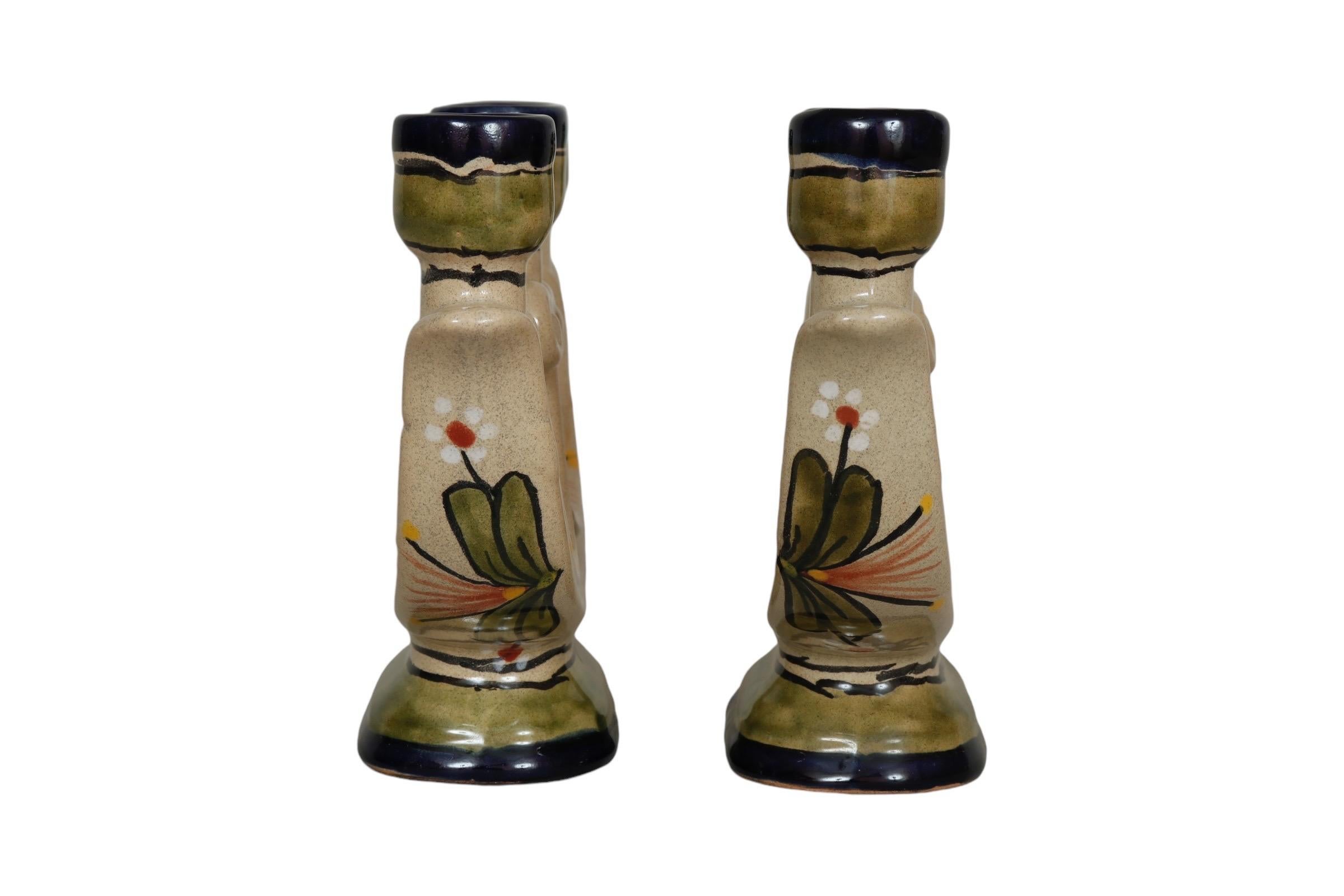 Messicano Candelabri in ceramica dipinti a mano - una coppia in vendita