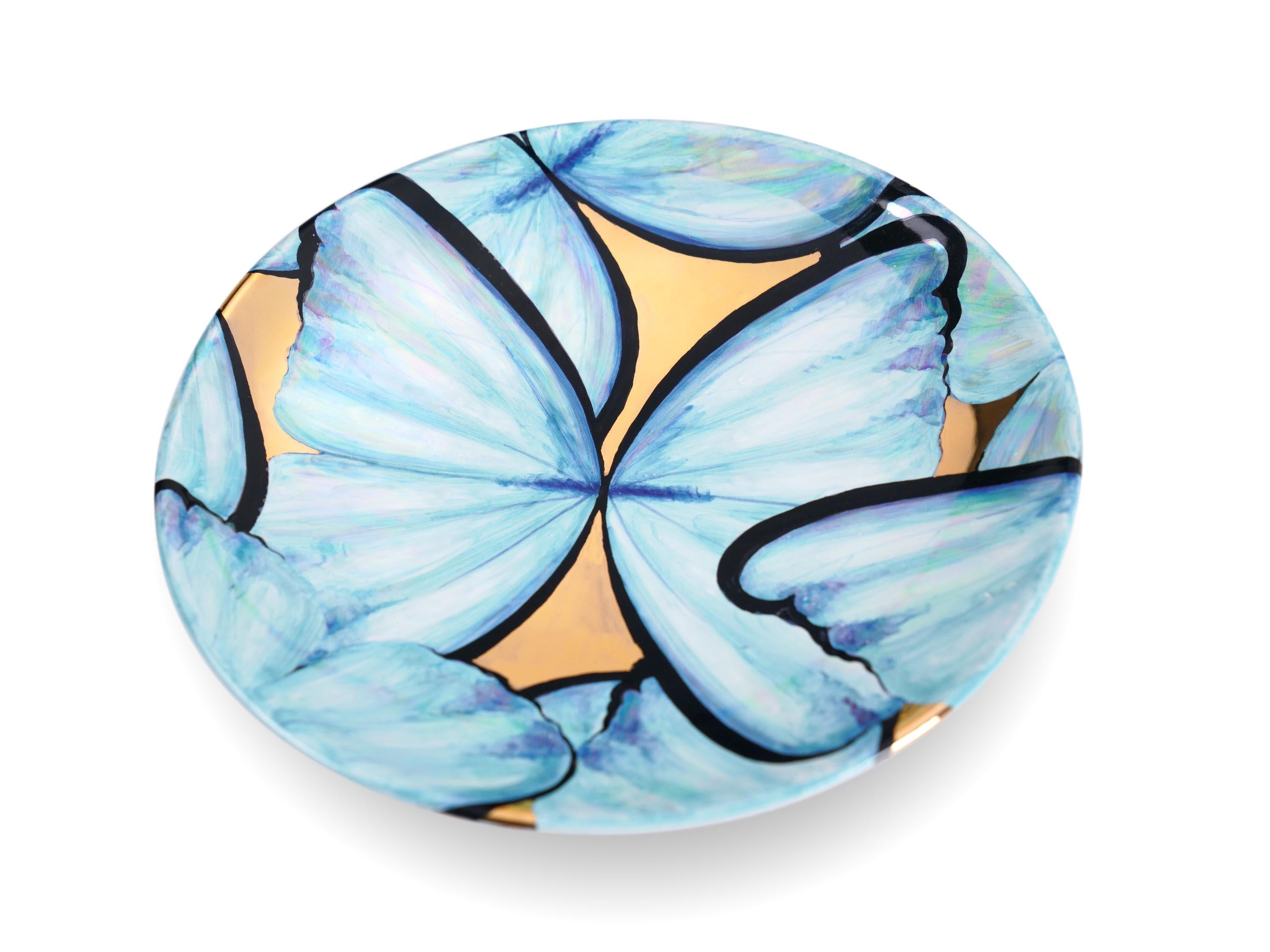 Moderne Charger Plate Blue Butterflies Gold Luster Hand-Painted Italian Ceramic en vente