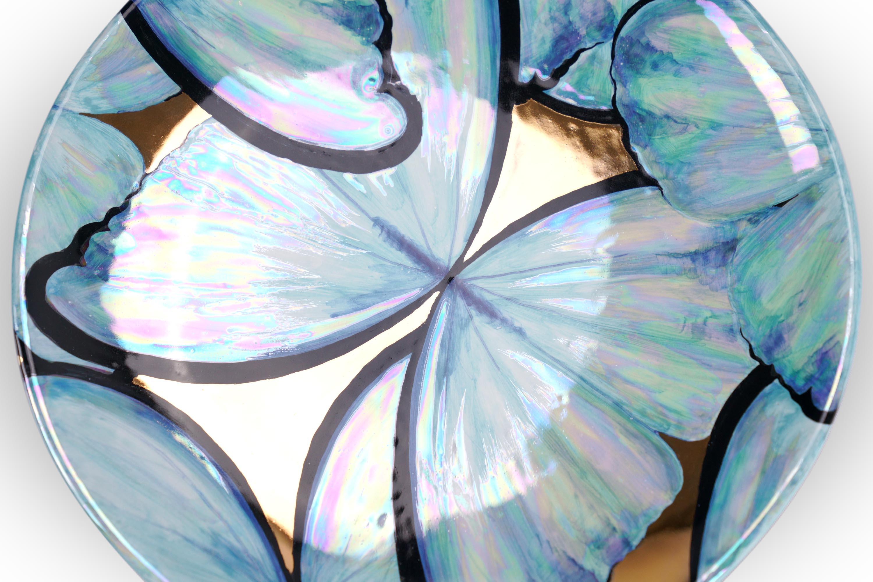 XXIe siècle et contemporain Charger Plate Blue Butterflies Gold Luster Hand-Painted Italian Ceramic en vente