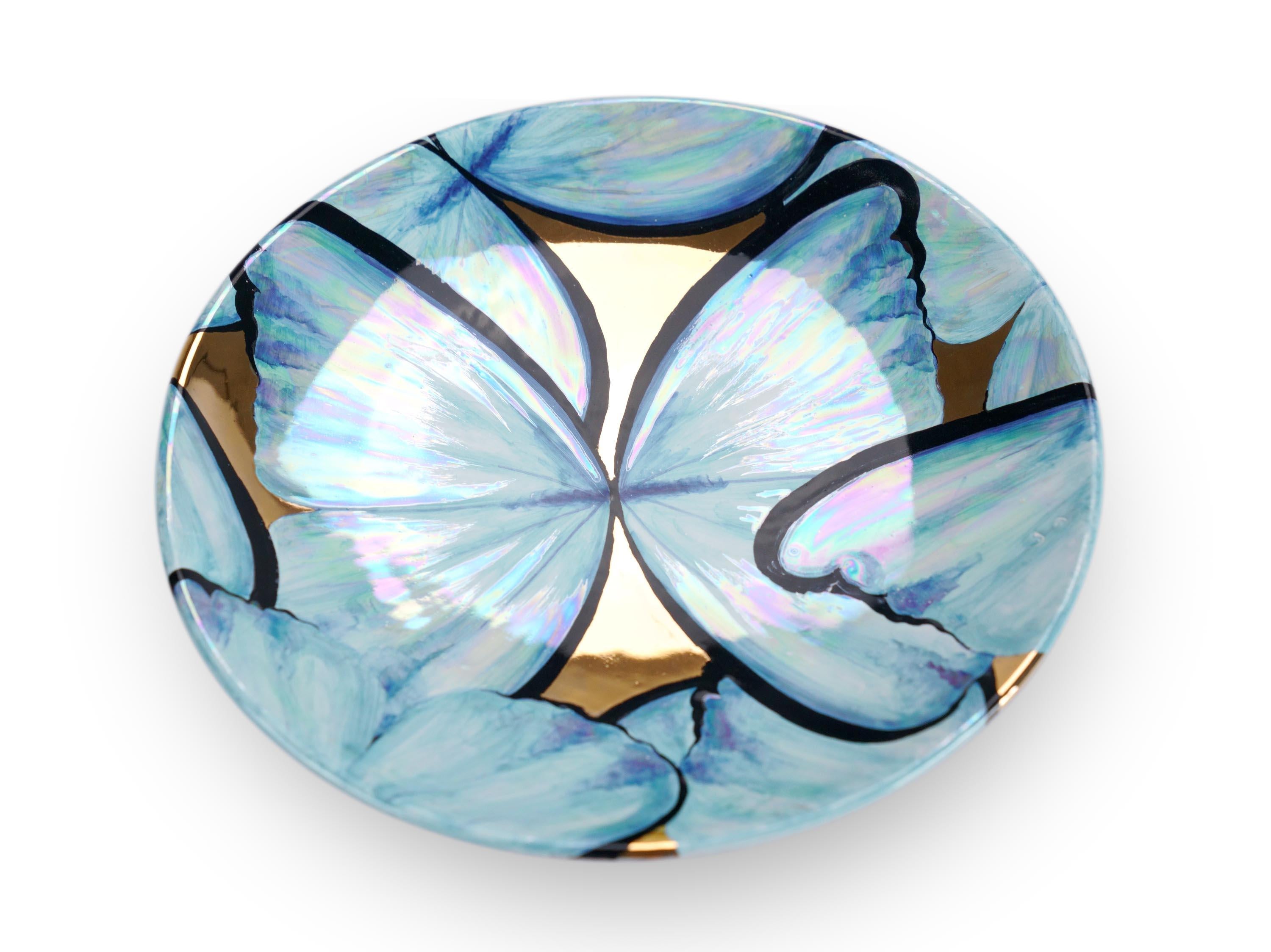 Plaqué or Charger Plate Blue Butterflies Gold Luster Hand-Painted Italian Ceramic en vente