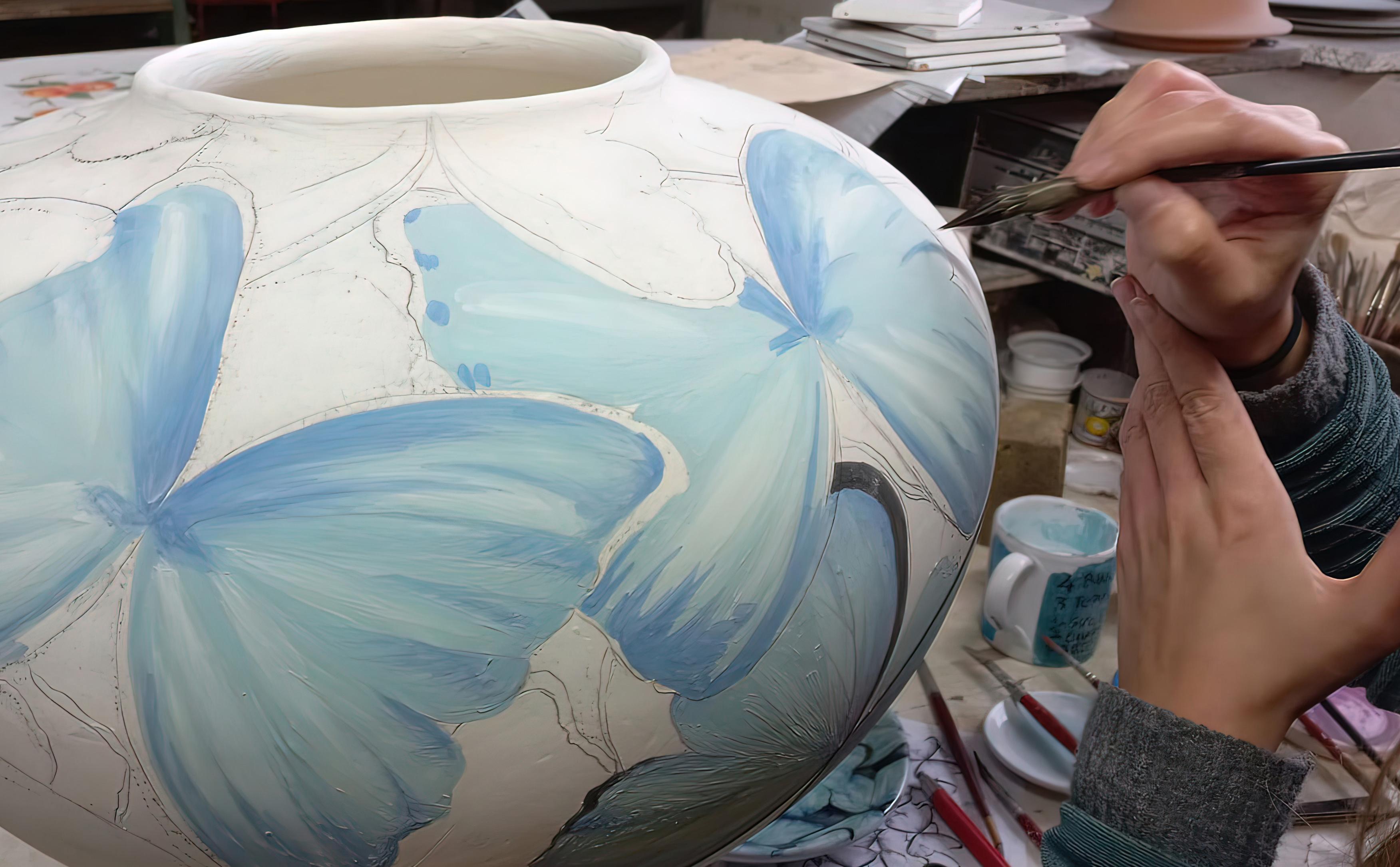 Charger Plate Blue Butterflies Gold Luster Hand-Painted Italian Ceramic en vente 1