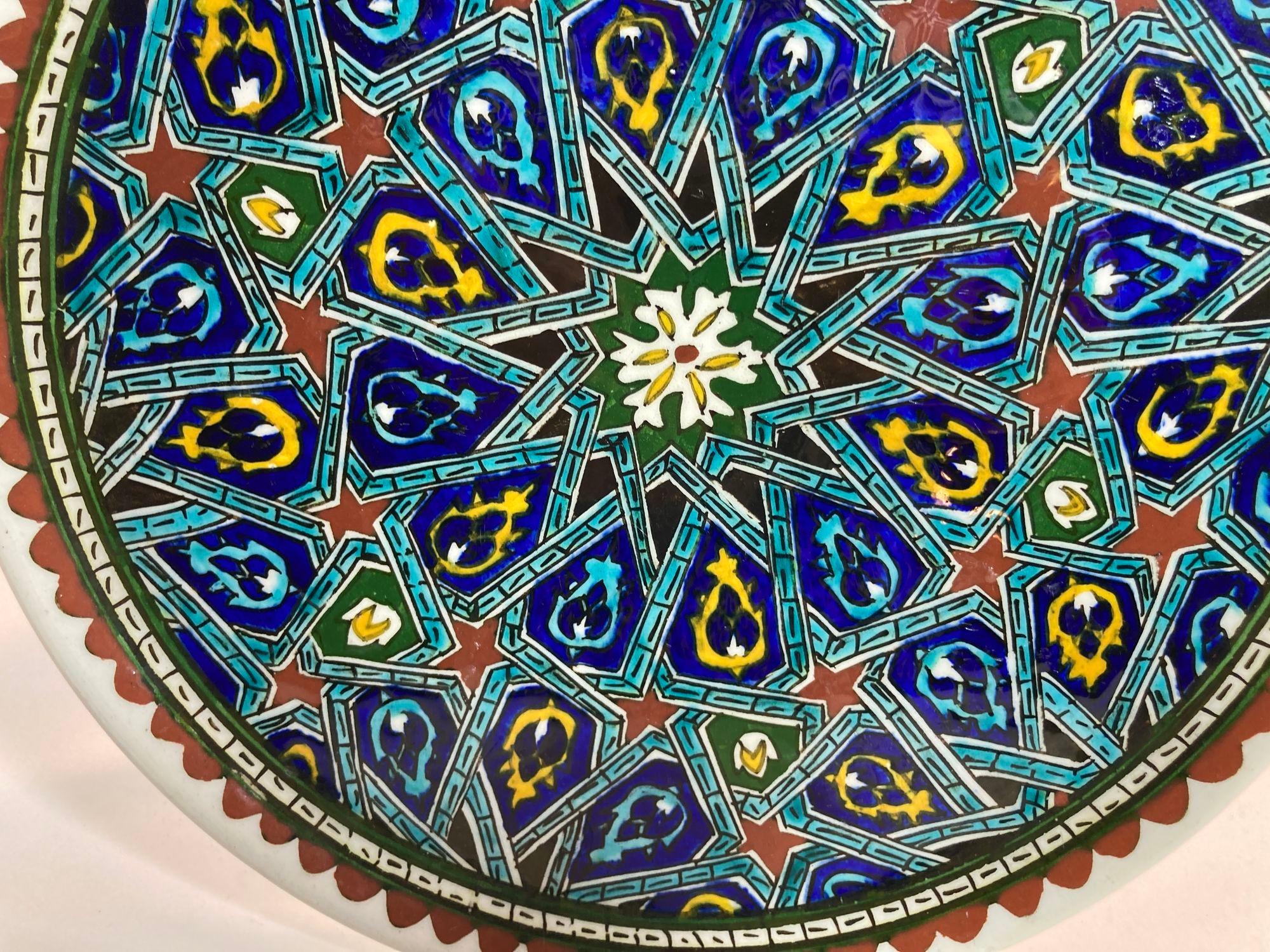 Plato Morisco Decorativo de Cerámica Pintado a Mano Años 50 en Bueno estado para la venta en North Hollywood, CA
