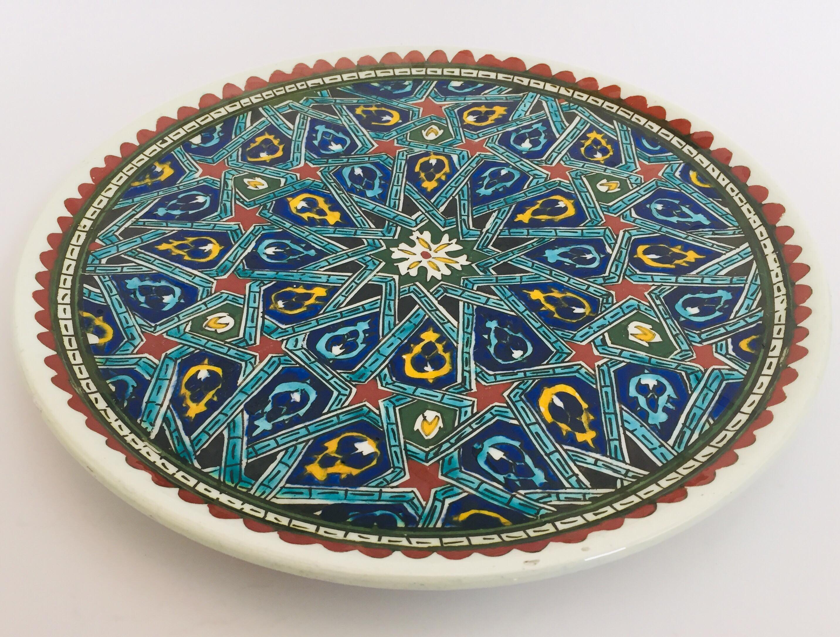Mauresque Assiette décorative mauresque en céramique peinte à la main en vente