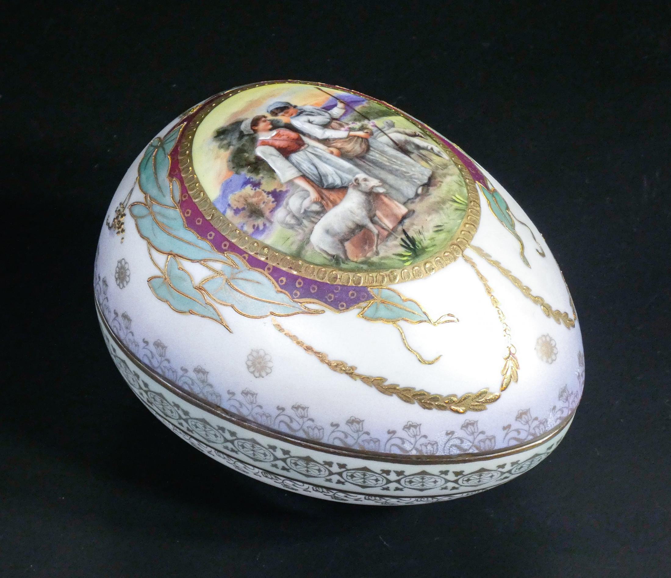 Hand-painted ceramic egg-shaped box
by SEVRES

ORIGIN
France

PERIOD
Mid twentieth century

BRAND
SEVRES manufacture

MODEL
Egg-shaped box with lid

MATERIALS
Hand painted ceramic

DIMENSIONS
14 x 10.5 x H 9.5